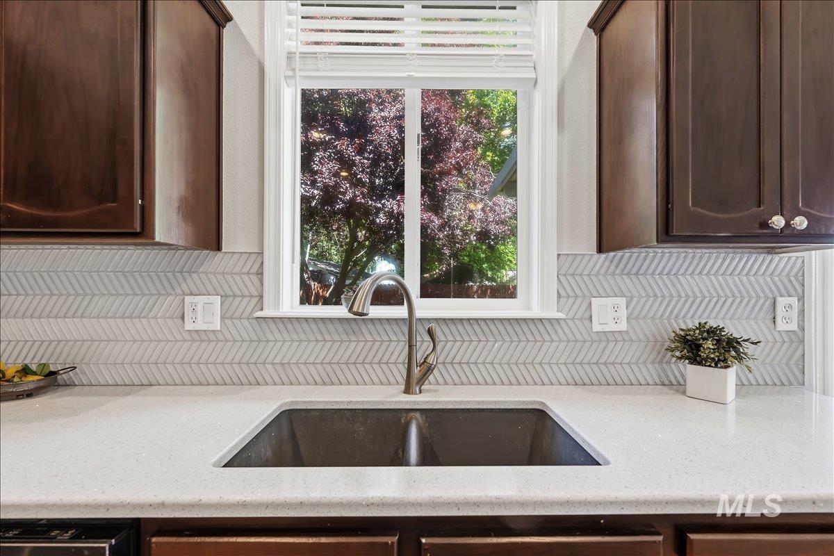2078 W Lowry Street, Meridian, Idaho 83646, 5 Bedrooms, 2.5 Bathrooms, Residential For Sale, Price $599,999,MLS 98990692