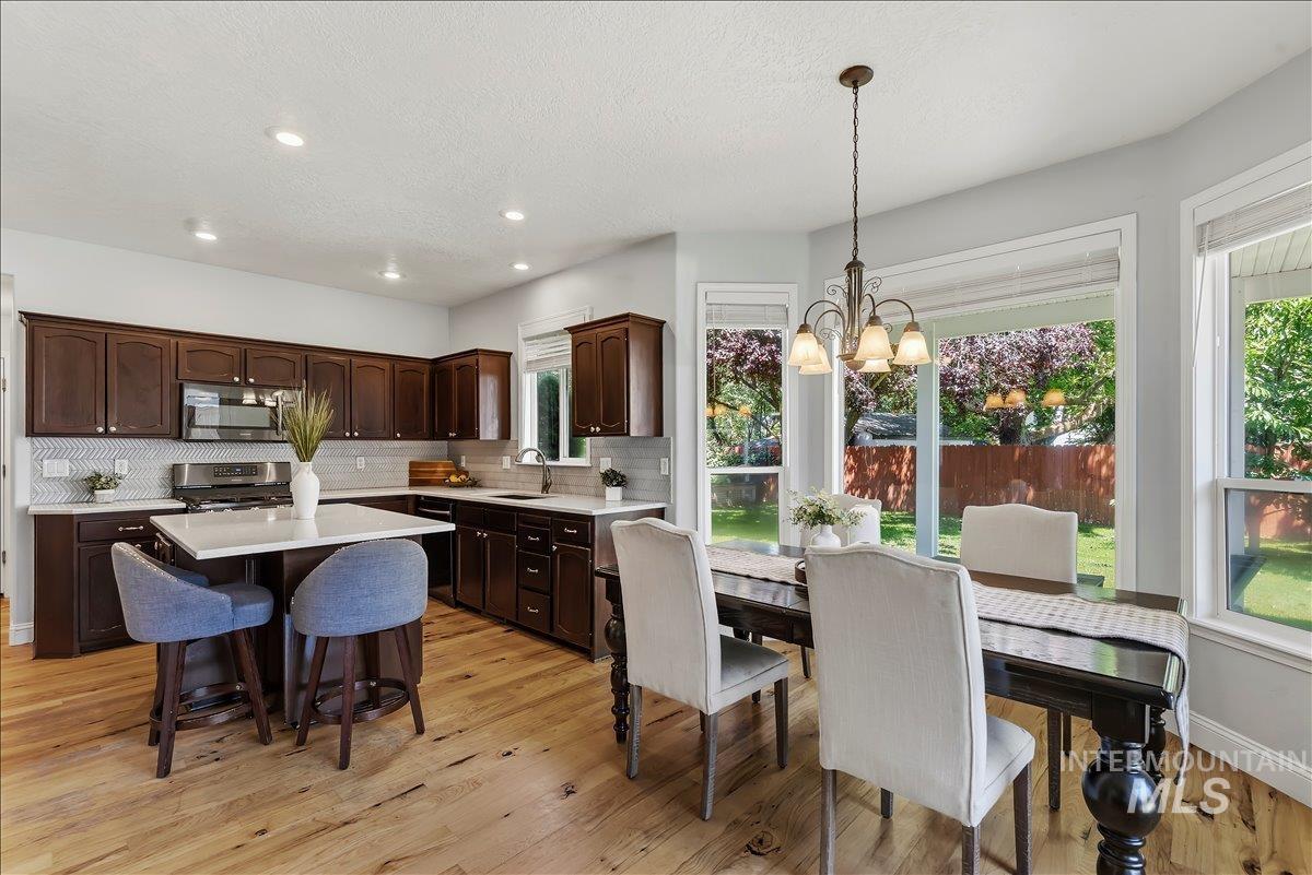 2078 W Lowry Street, Meridian, Idaho 83646, 5 Bedrooms, 2.5 Bathrooms, Residential For Sale, Price $599,999,MLS 98990692