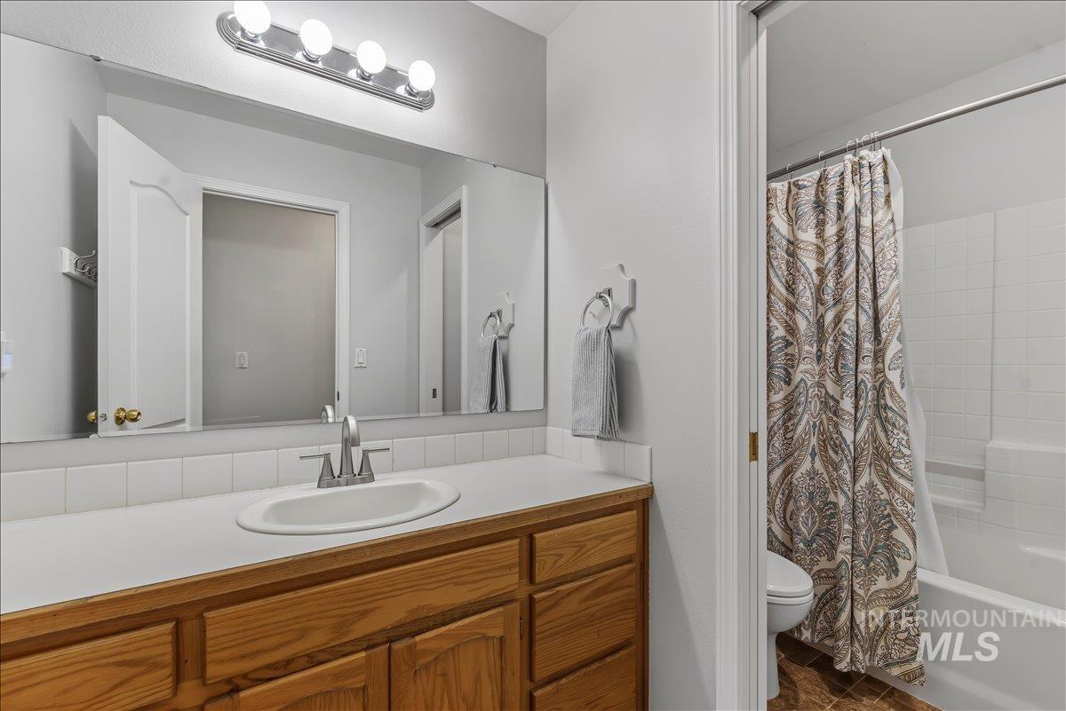 2078 W Lowry Street, Meridian, Idaho 83646, 5 Bedrooms, 2.5 Bathrooms, Residential For Sale, Price $599,999,MLS 98990692