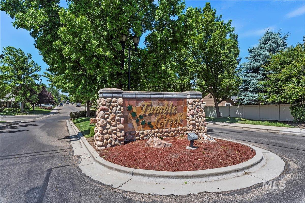 2078 W Lowry Street, Meridian, Idaho 83646, 5 Bedrooms, 2.5 Bathrooms, Residential For Sale, Price $599,999,MLS 98990692
