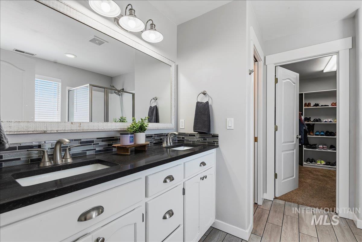 2078 W Lowry Street, Meridian, Idaho 83646, 5 Bedrooms, 2.5 Bathrooms, Residential For Sale, Price $599,999,MLS 98990692