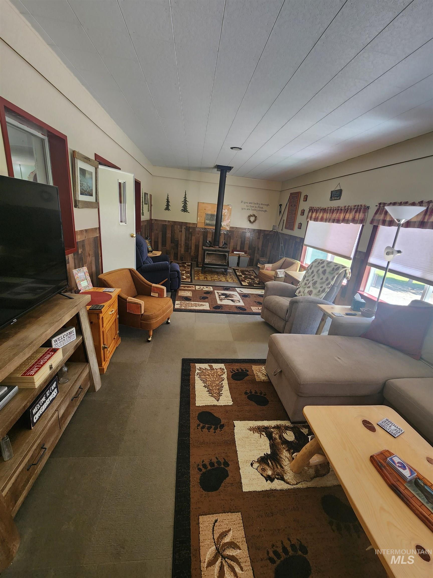 38 E Foster Street, Pine, Idaho 83647, 2 Bedrooms, 1 Bathroom, Residential For Sale, Price $385,000,MLS 98990694