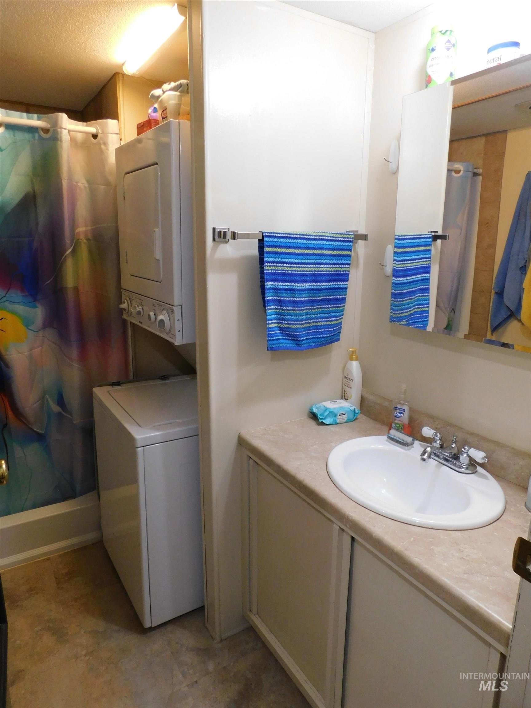 38 E Foster Street, Pine, Idaho 83647, 2 Bedrooms, 1 Bathroom, Residential For Sale, Price $385,000,MLS 98990694