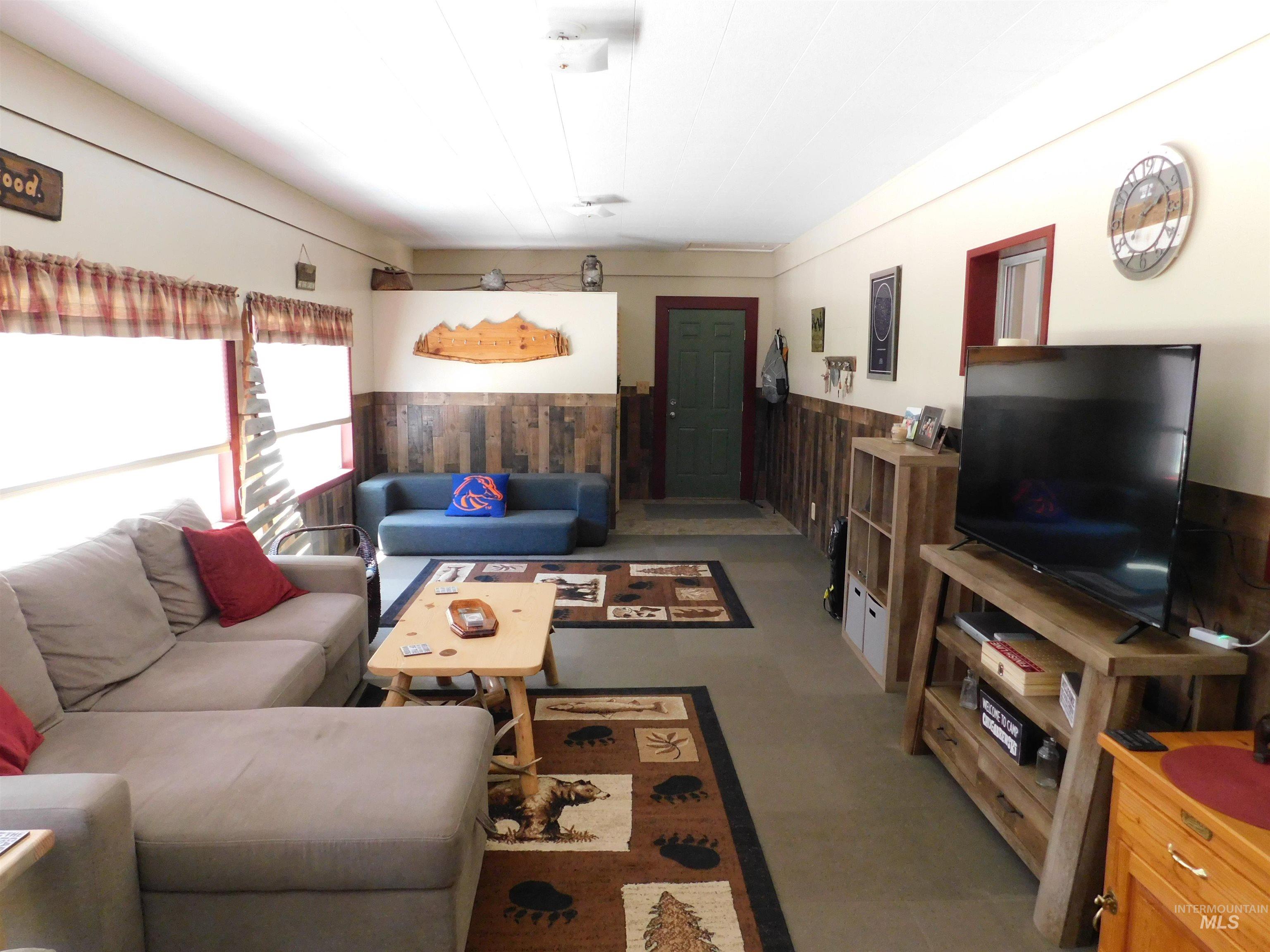 38 E Foster Street, Pine, Idaho 83647, 2 Bedrooms, 1 Bathroom, Residential For Sale, Price $385,000,MLS 98990694