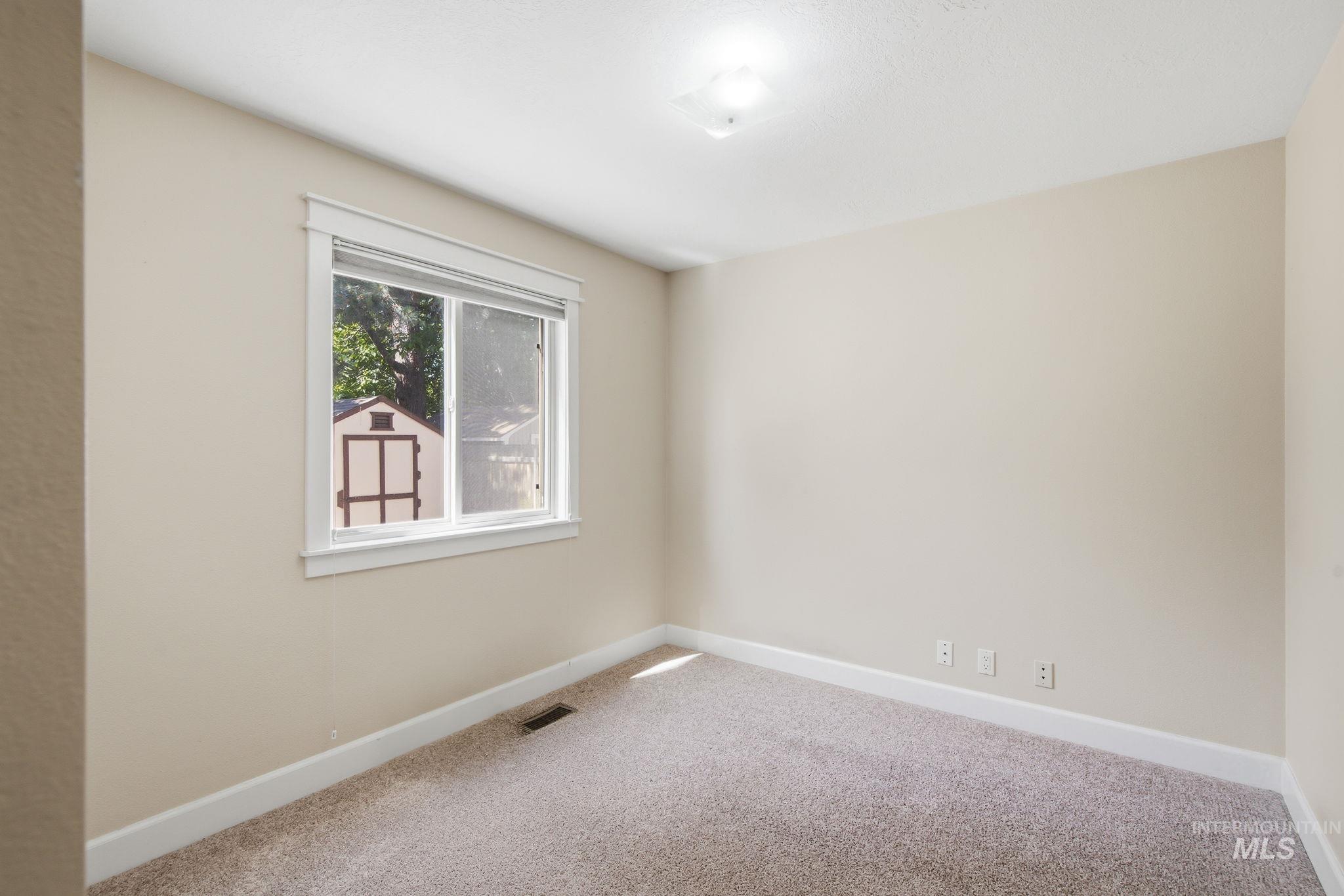 8341 W Pomona Court, Boise, Idaho 83704, 4 Bedrooms, 2.5 Bathrooms, Residential For Sale, Price $487,900,MLS 98990695