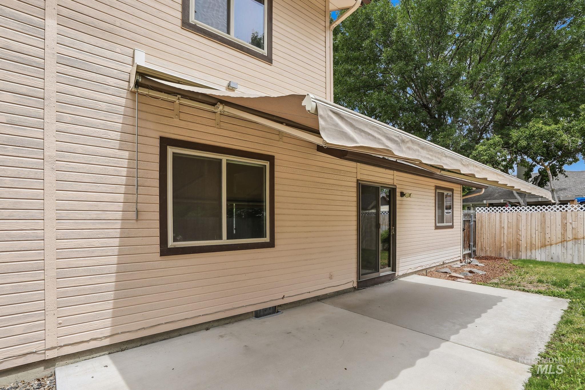 8341 W Pomona Court, Boise, Idaho 83704, 4 Bedrooms, 2.5 Bathrooms, Residential For Sale, Price $487,900,MLS 98990695