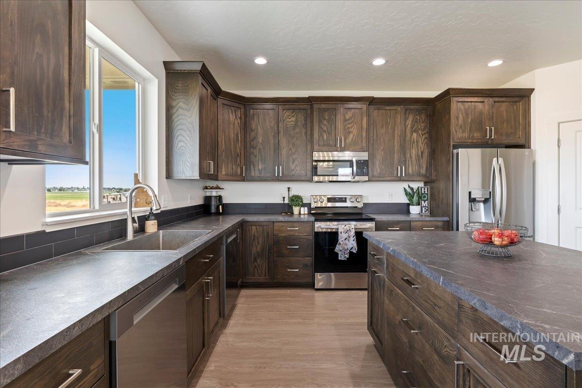 734 Hill Road, Melba, Idaho 83641, 4 Bedrooms, 3 Bathrooms, Residential For Sale, Price $659,900,MLS 98990700