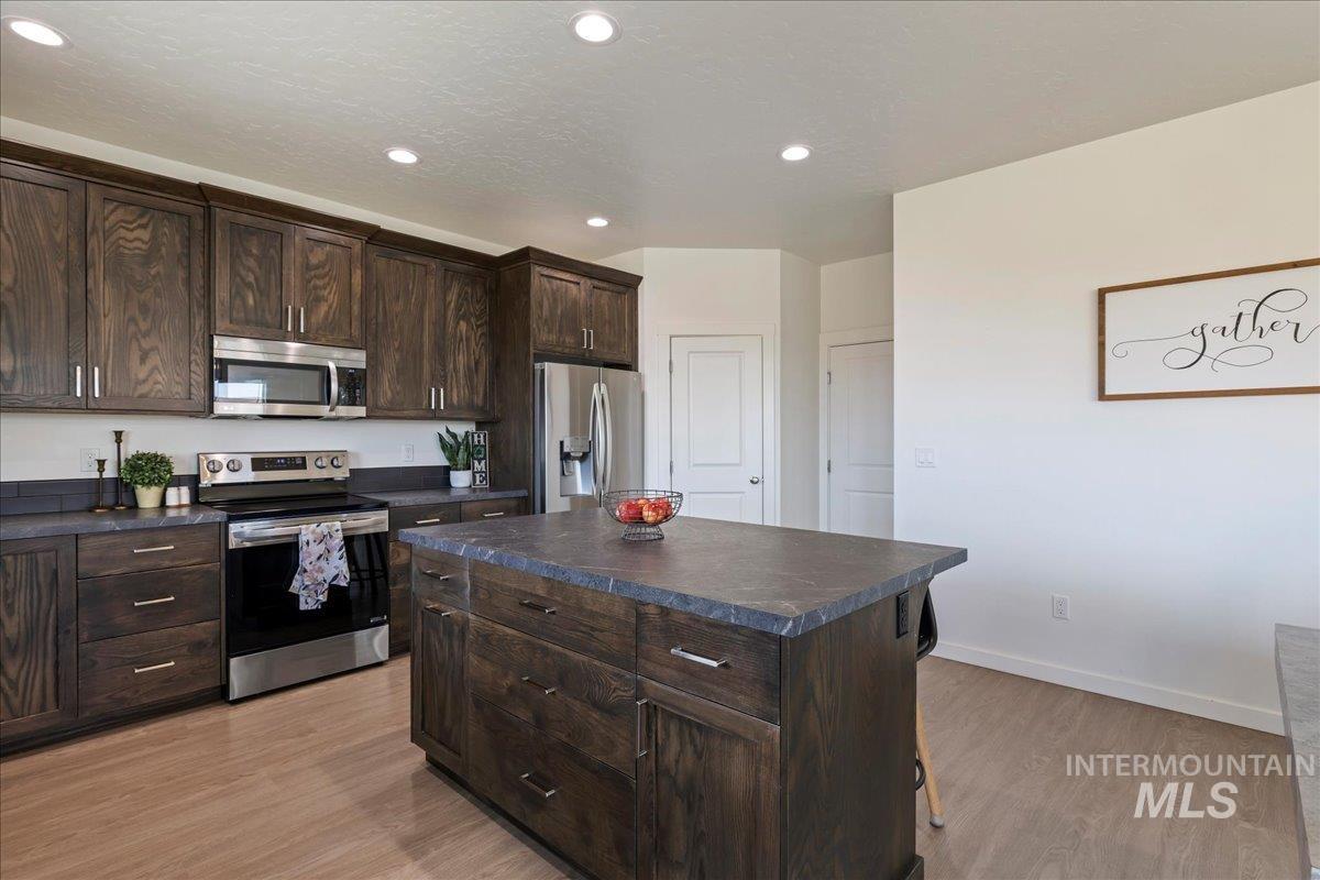 734 Hill Road, Melba, Idaho 83641, 4 Bedrooms, 3 Bathrooms, Residential For Sale, Price $659,900,MLS 98990700