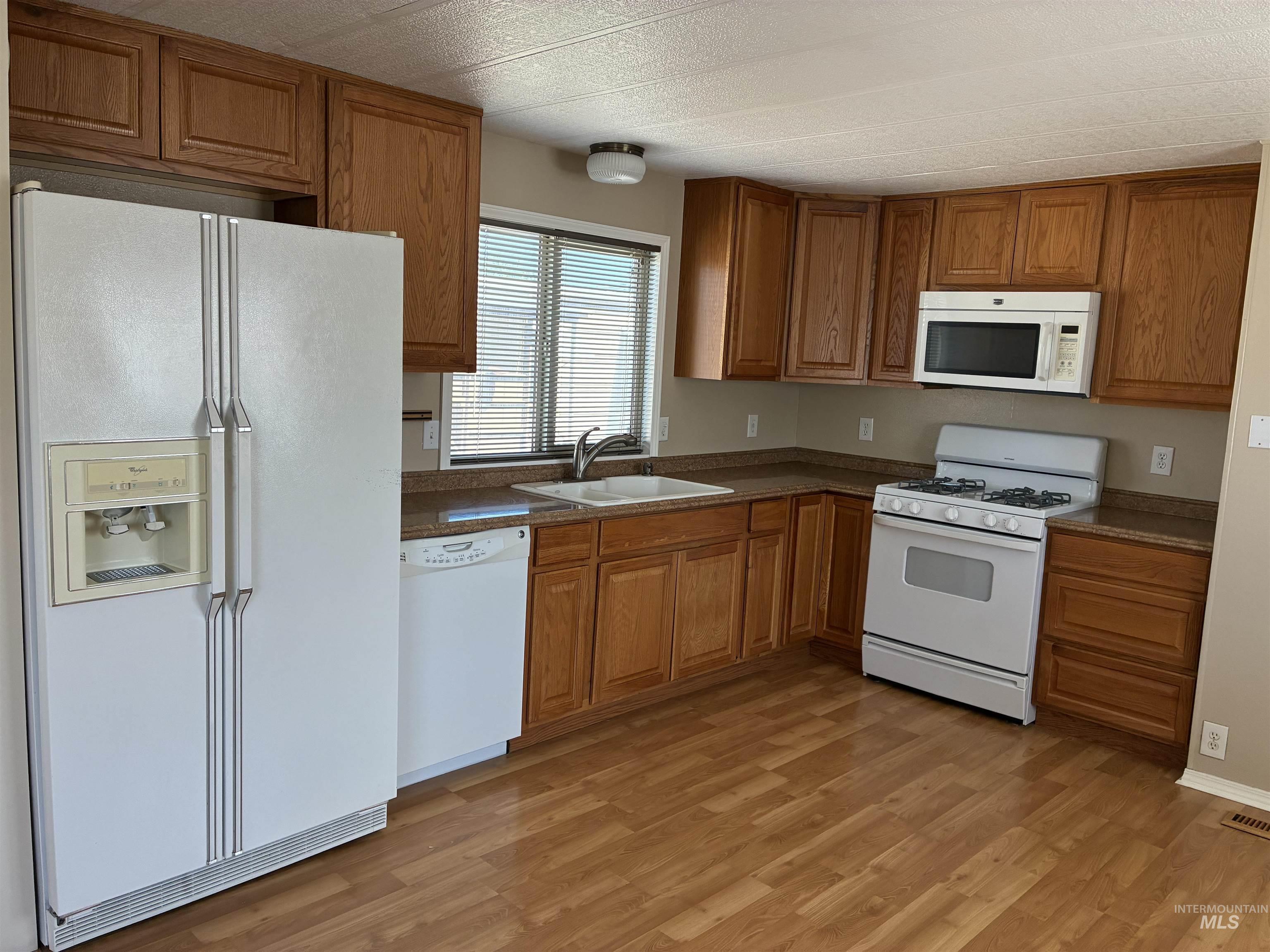 2205 E Linden St, Caldwell, Idaho 83605, 3 Bedrooms, 2 Bathrooms, Residential For Sale, Price $76,900,MLS 98990702