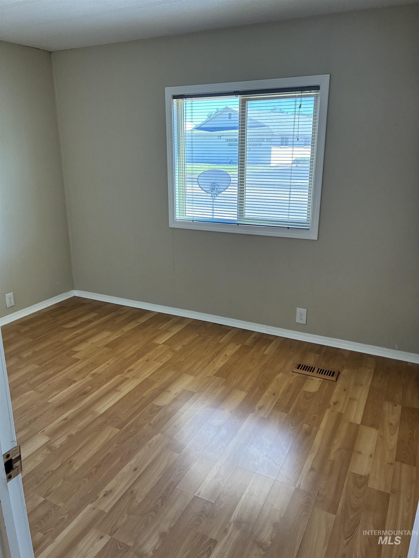 2205 E Linden St, Caldwell, Idaho 83605, 3 Bedrooms, 2 Bathrooms, Residential For Sale, Price $76,900,MLS 98990702