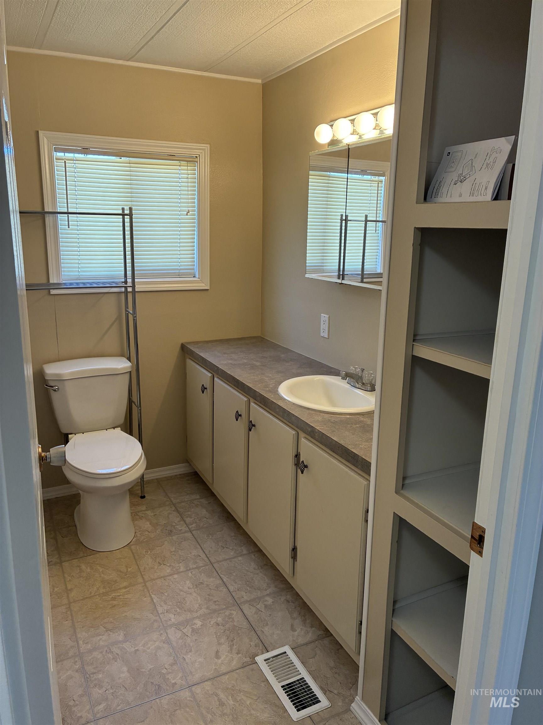 2205 E Linden St, Caldwell, Idaho 83605, 3 Bedrooms, 2 Bathrooms, Residential For Sale, Price $76,900,MLS 98990702