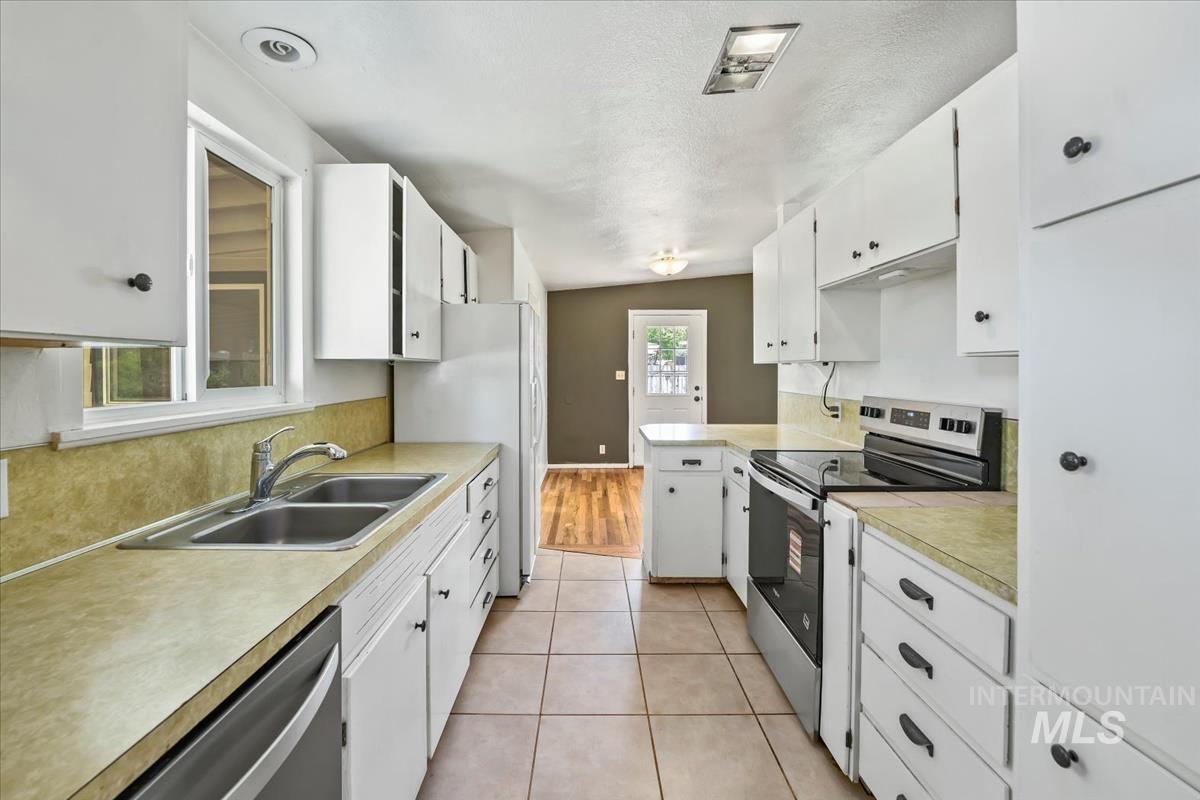 1402 S Brooklawn, Boise, Idaho 83709, 3 Bedrooms, 1.5 Bathrooms, Residential For Sale, Price $389,900,MLS 98990708