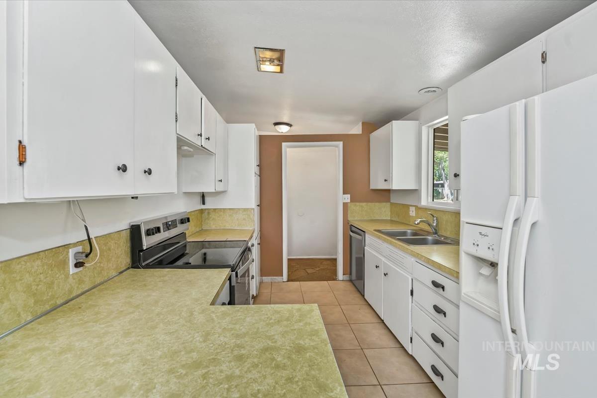1402 S Brooklawn, Boise, Idaho 83709, 3 Bedrooms, 1.5 Bathrooms, Residential For Sale, Price $389,900,MLS 98990708