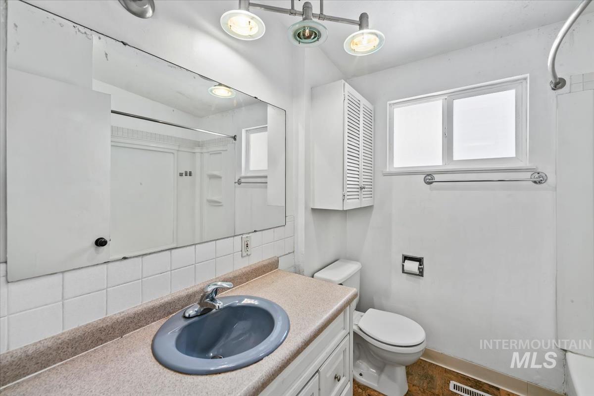 1402 S Brooklawn, Boise, Idaho 83709, 3 Bedrooms, 1.5 Bathrooms, Residential For Sale, Price $389,900,MLS 98990708