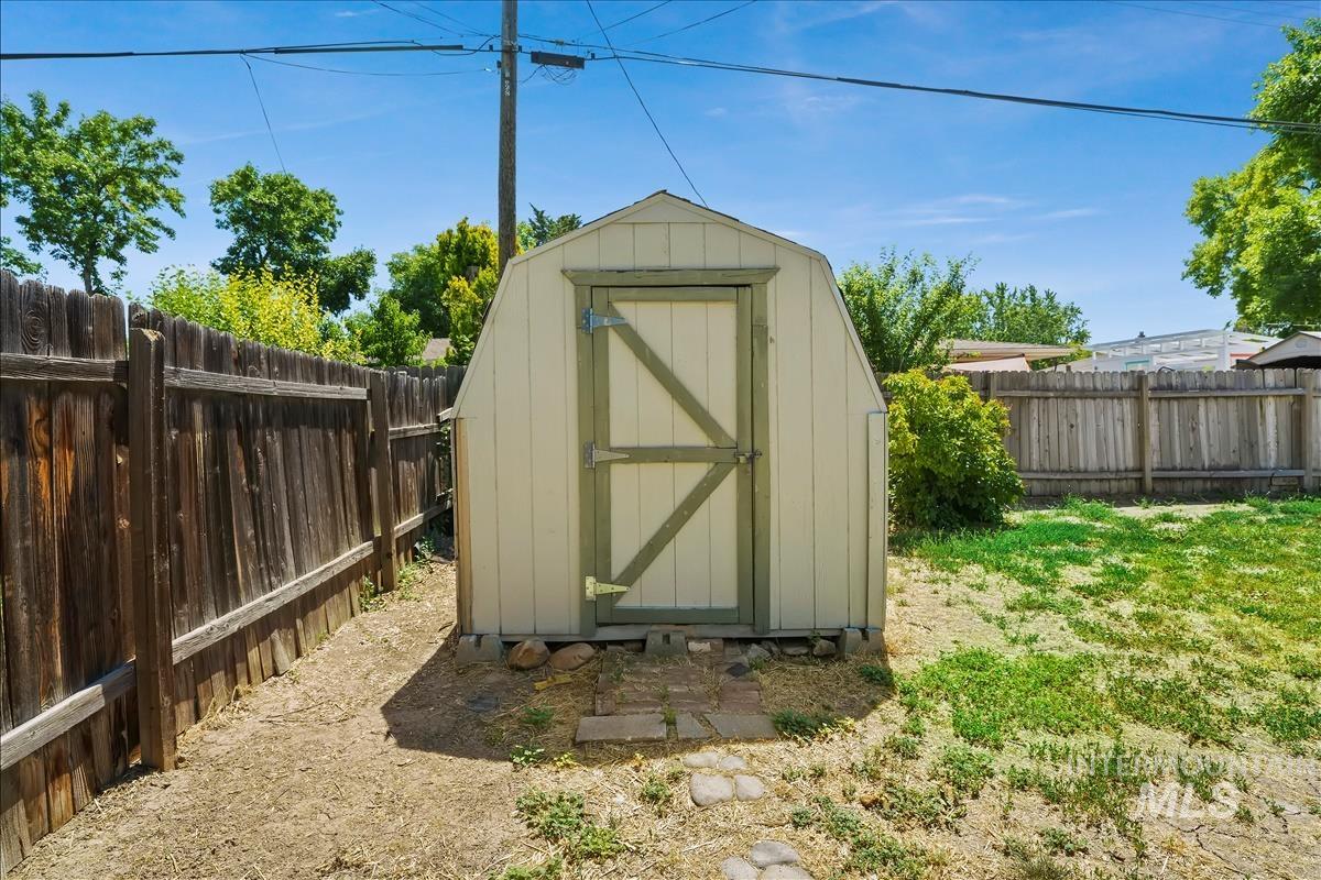 1402 S Brooklawn, Boise, Idaho 83709, 3 Bedrooms, 1.5 Bathrooms, Residential For Sale, Price $389,900,MLS 98990708