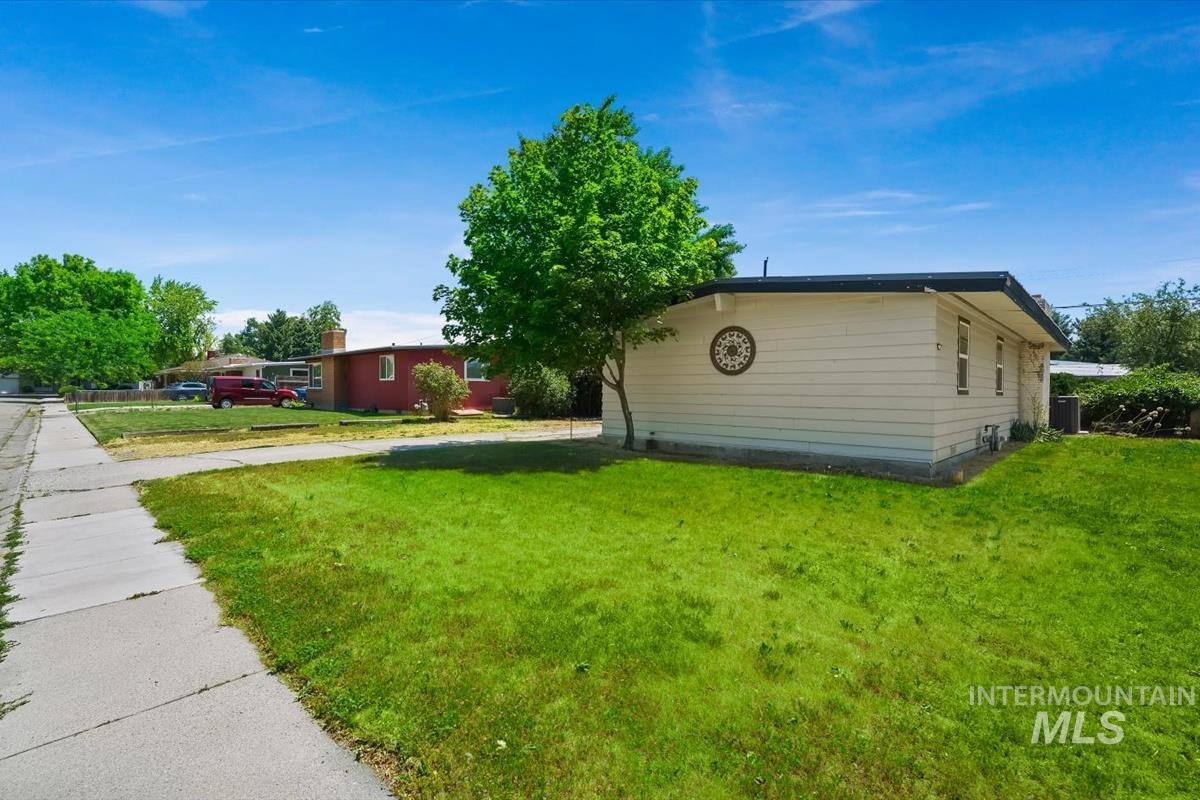 1402 S Brooklawn, Boise, Idaho 83709, 3 Bedrooms, 1.5 Bathrooms, Residential For Sale, Price $389,900,MLS 98990708