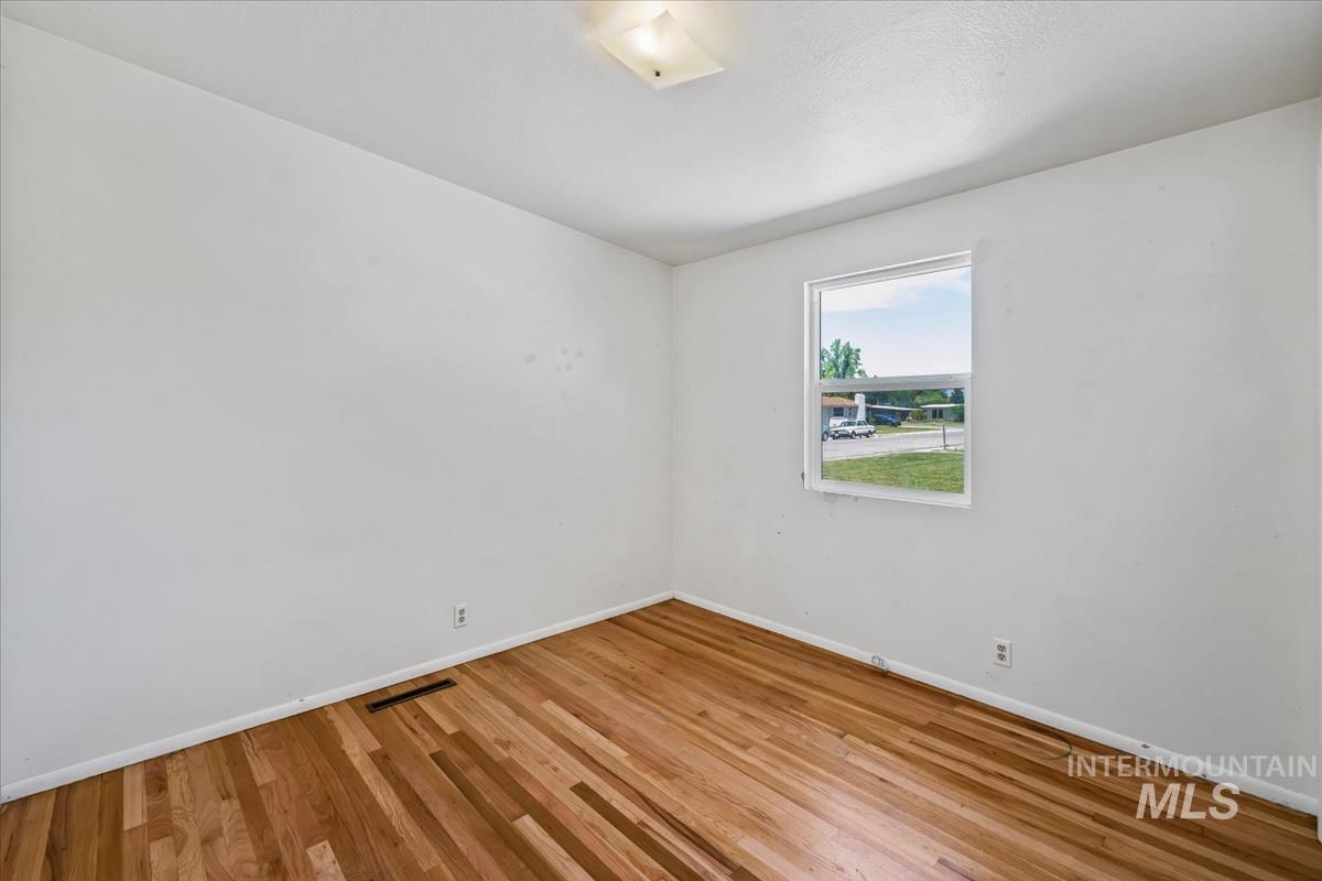 1402 S Brooklawn, Boise, Idaho 83709, 3 Bedrooms, 1.5 Bathrooms, Residential For Sale, Price $389,900,MLS 98990708