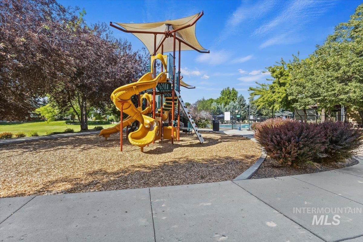 11209 W Mossywood Dr, Boise, Idaho 83709, 3 Bedrooms, 2 Bathrooms, Residential For Sale, Price $569,900,MLS 98990710
