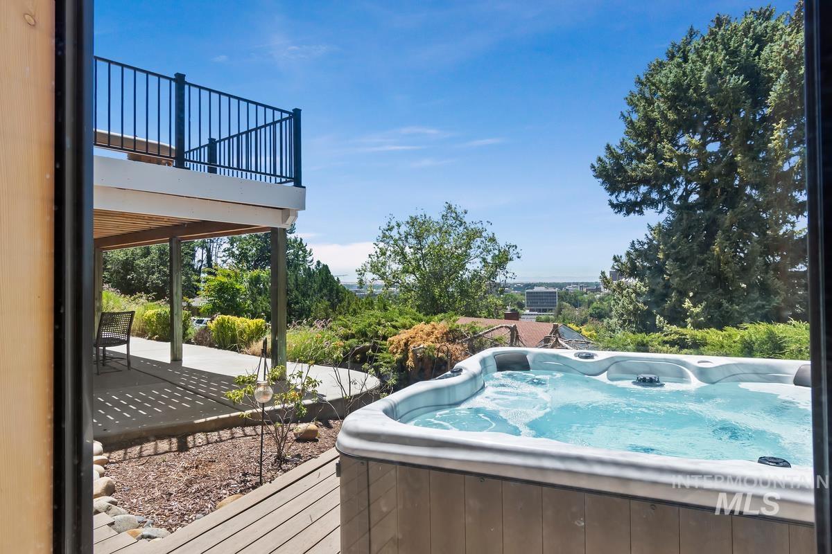 130 W Horizon Drive, Boise, Idaho 83702-4421, 5 Bedrooms, 4.5 Bathrooms, Residential For Sale, Price $1,295,000, 98990714