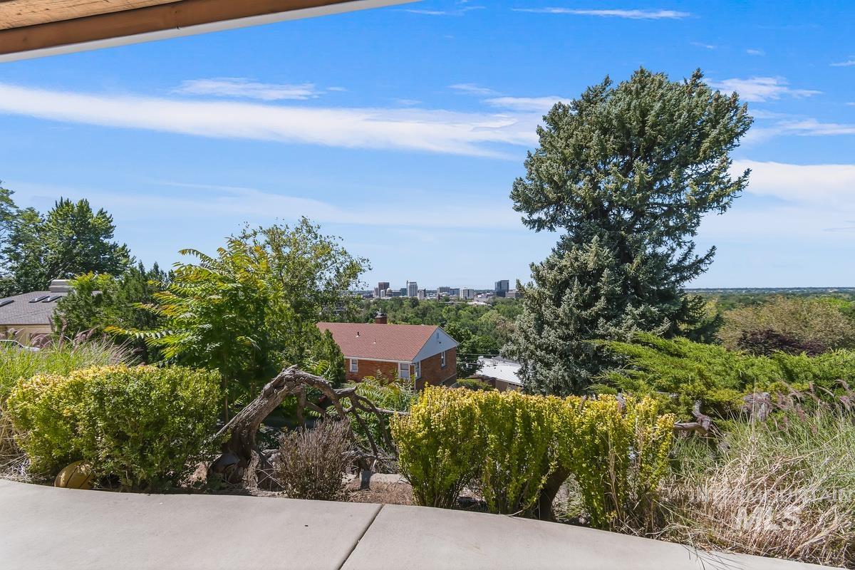 130 W Horizon Drive, Boise, Idaho 83702-4421, 5 Bedrooms, 4.5 Bathrooms, Residential For Sale, Price $1,295,000, 98990714