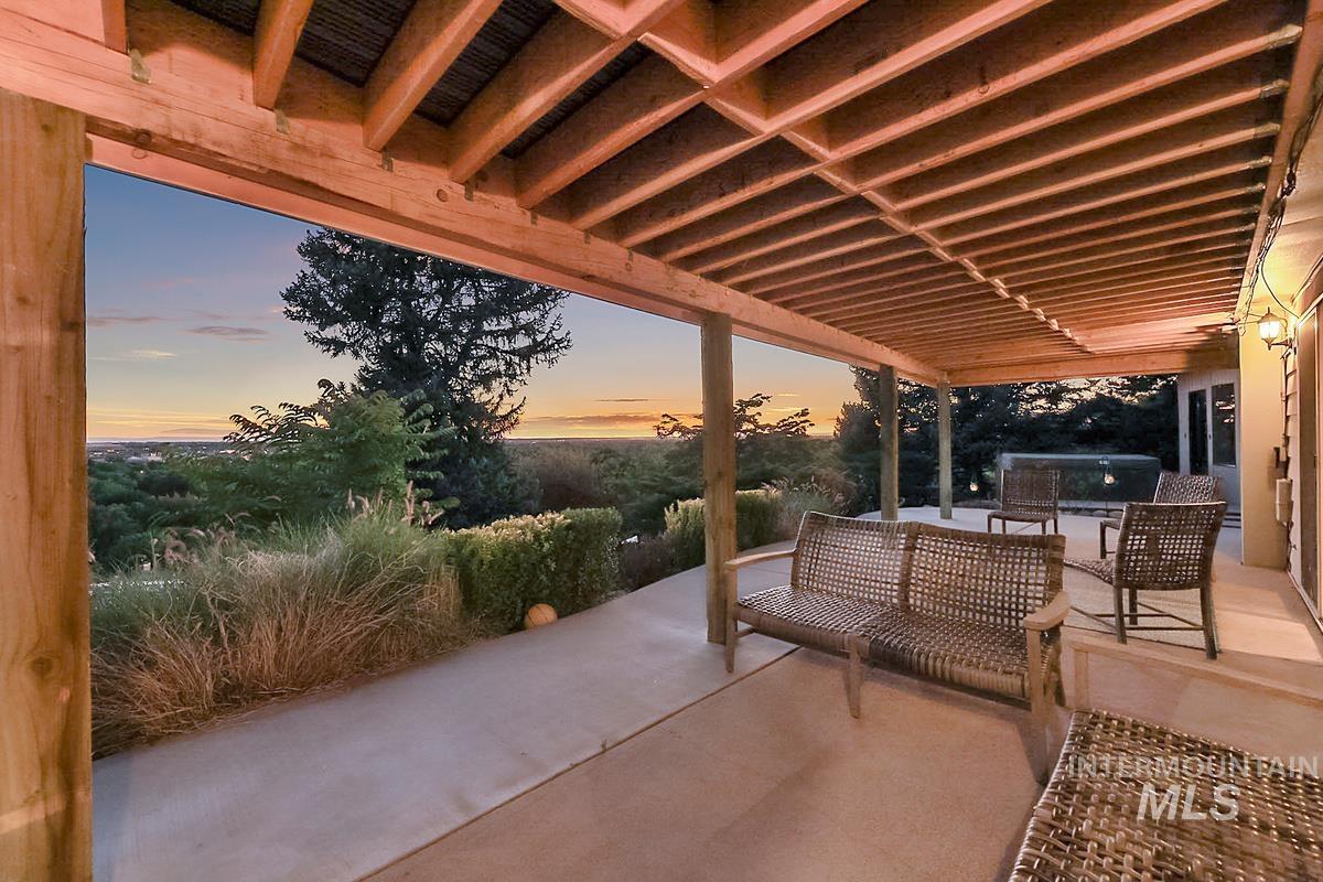 130 W Horizon Drive, Boise, Idaho 83702-4421, 5 Bedrooms, 4.5 Bathrooms, Residential For Sale, Price $1,295,000, 98990714