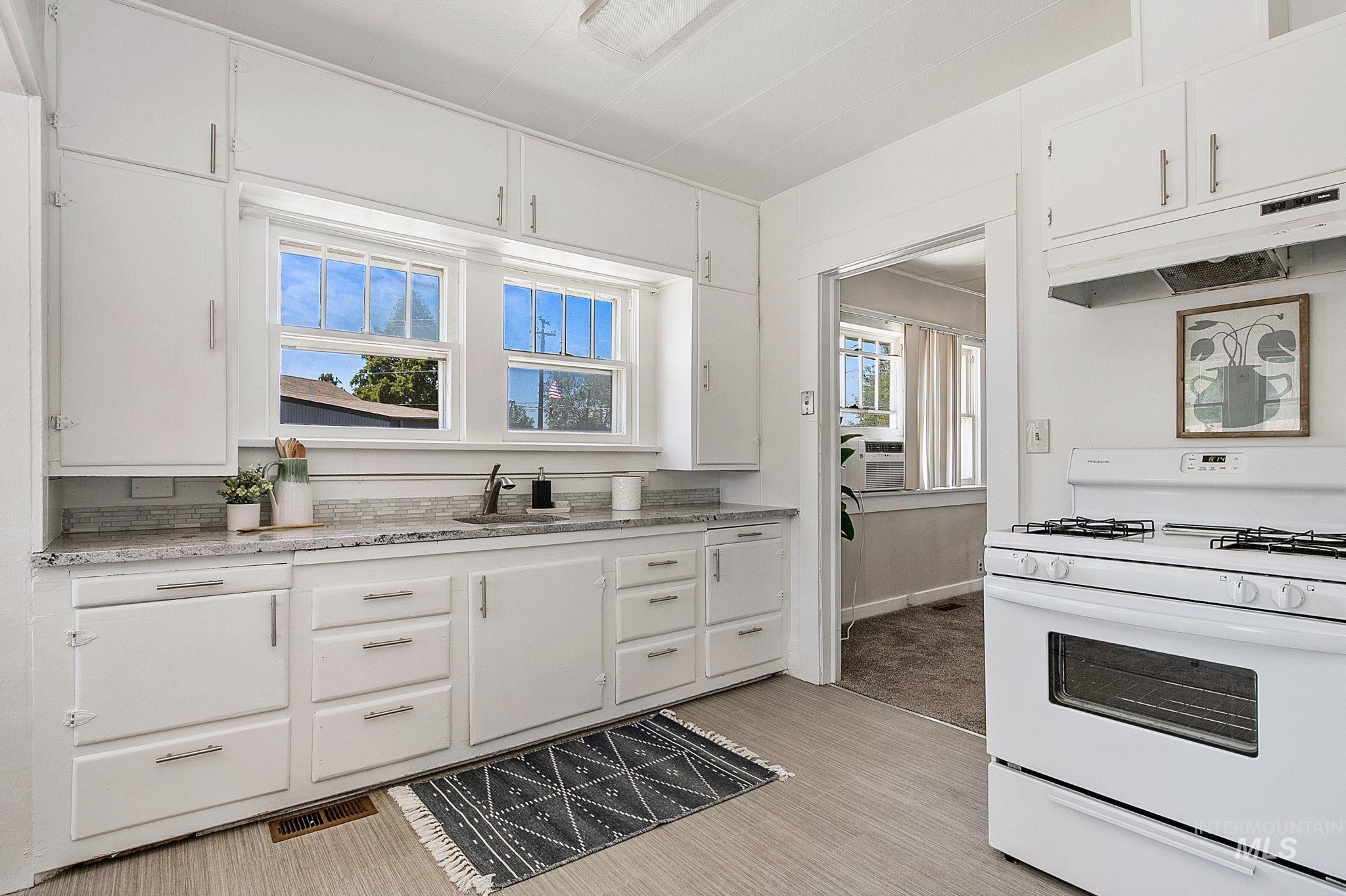 1107 Powell Ave, Nampa, Idaho 83687, 2 Bedrooms, 1 Bathroom, Residential For Sale, Price $275,000, 98990720