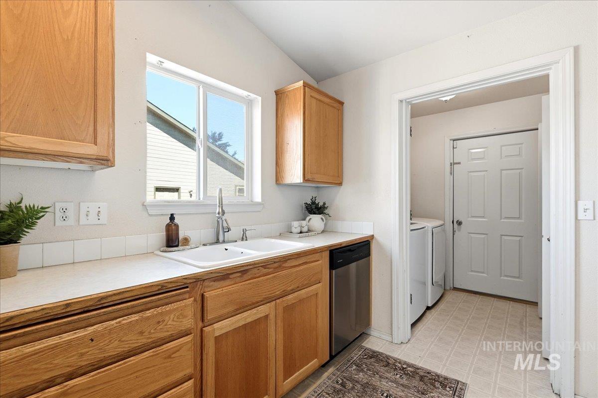 7373 Edgebrook Dr, Nampa, Idaho 83687, 3 Bedrooms, 2 Bathrooms, Residential For Sale, Price $357,900, 98990722