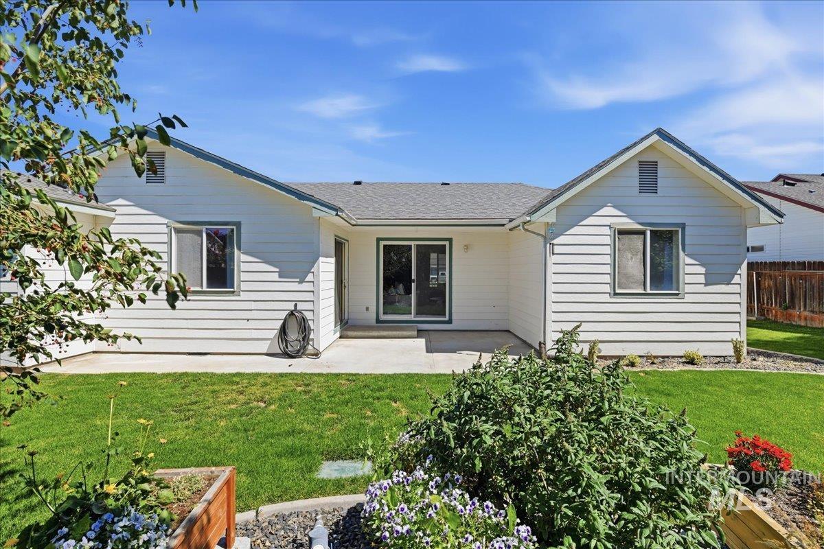 7373 Edgebrook Dr, Nampa, Idaho 83687, 3 Bedrooms, 2 Bathrooms, Residential For Sale, Price $357,900, 98990722