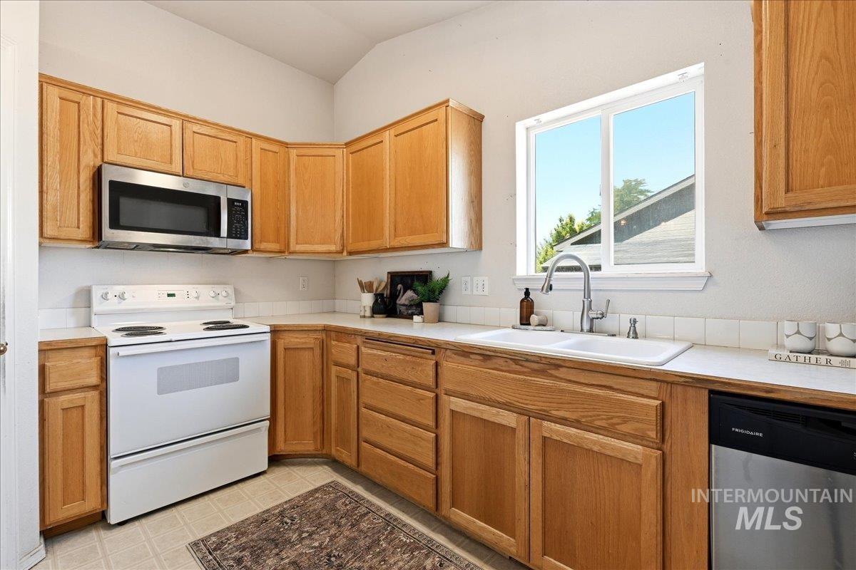 7373 Edgebrook Dr, Nampa, Idaho 83687, 3 Bedrooms, 2 Bathrooms, Residential For Sale, Price $357,900, 98990722
