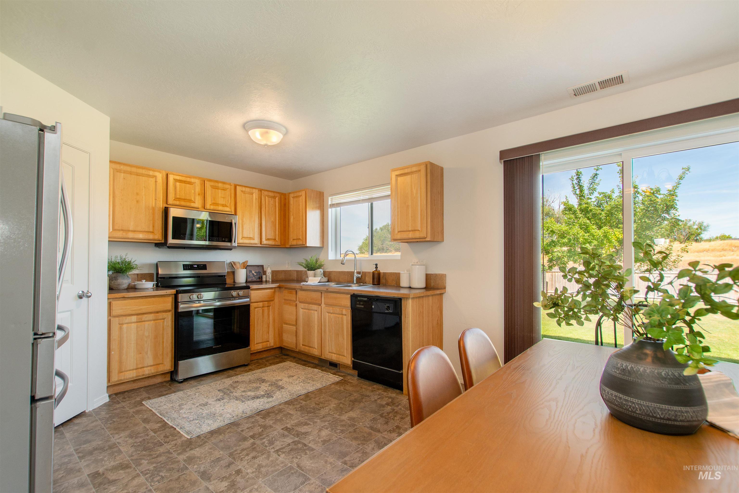 16168 Greenfield Way, Caldwell, Idaho 83607, 3 Bedrooms, 2.5 Bathrooms, Residential For Sale, Price $375,000, 98990724