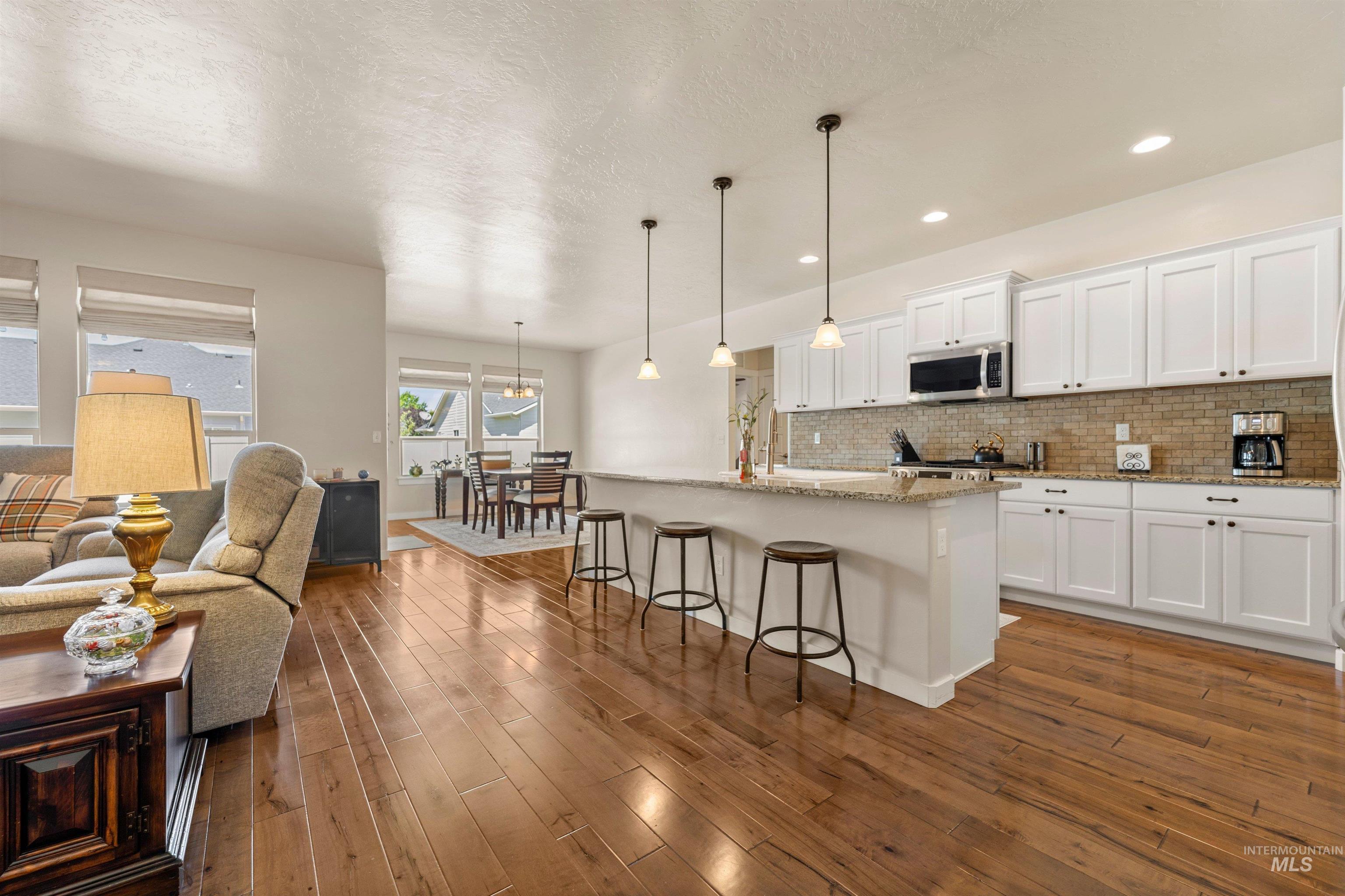 2668 E Mariposa Drive, Eagle, Idaho 83616, 4 Bedrooms, 2.5 Bathrooms, Residential For Sale, Price $679,900,MLS 98990726