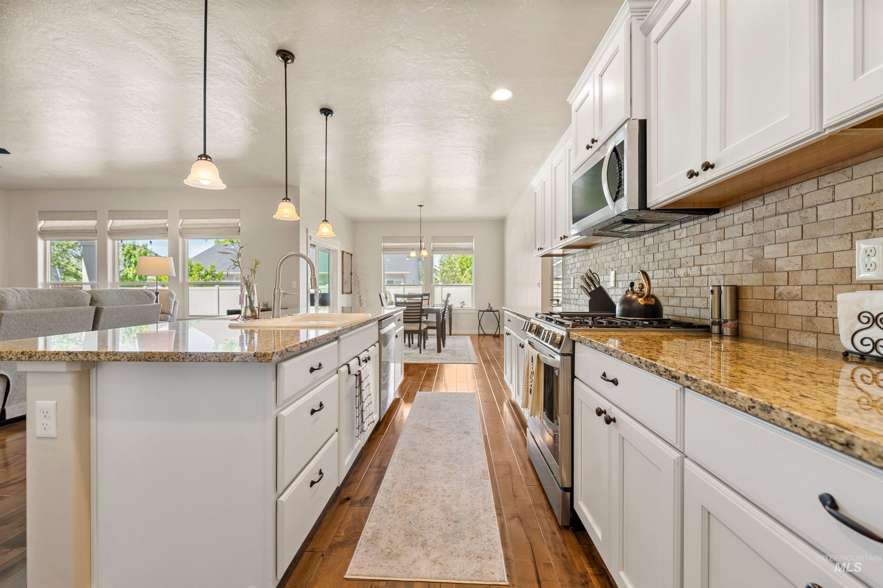 2668 E Mariposa Drive, Eagle, Idaho 83616, 4 Bedrooms, 2.5 Bathrooms, Residential For Sale, Price $679,900,MLS 98990726