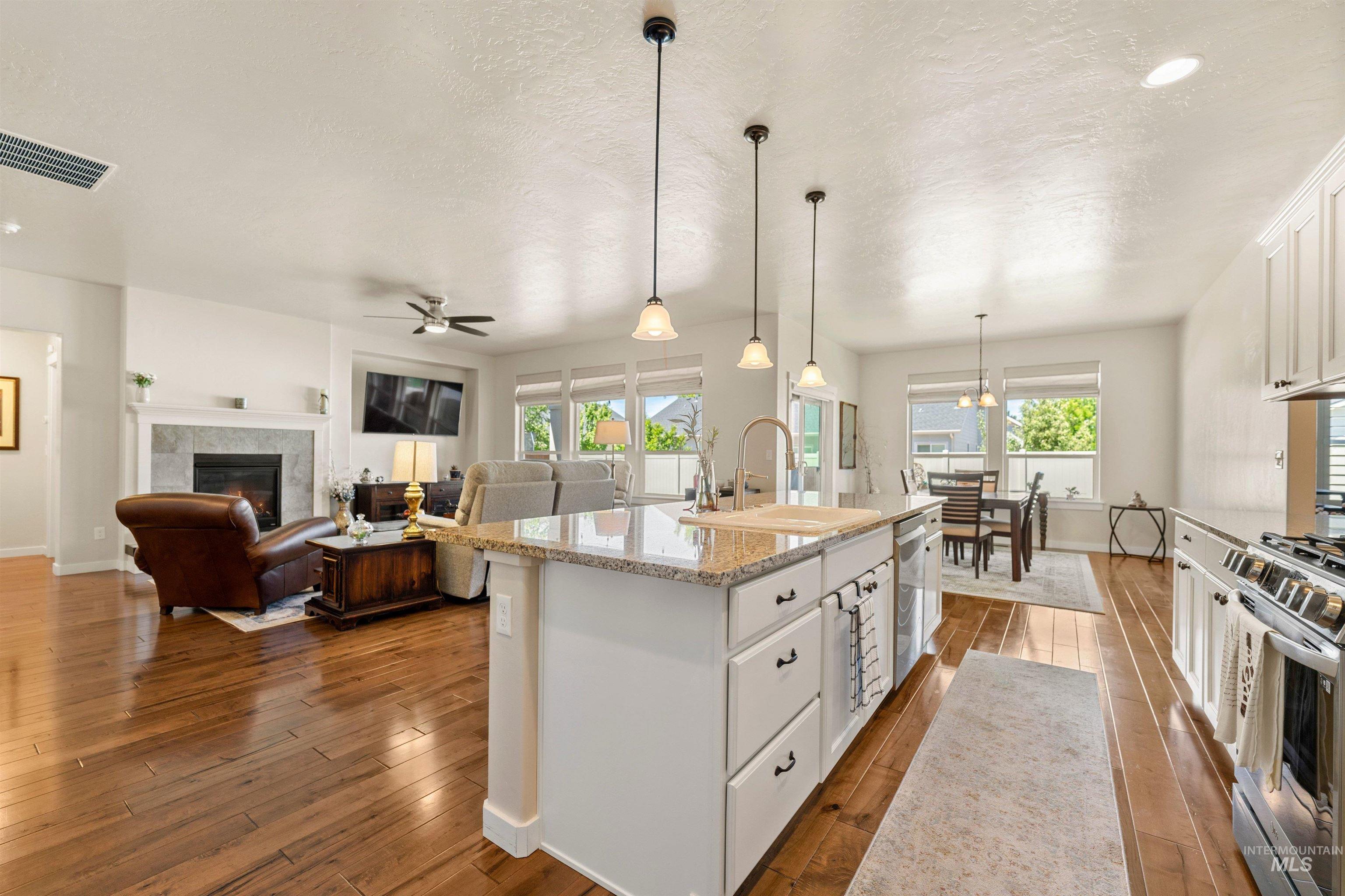 2668 E Mariposa Drive, Eagle, Idaho 83616, 4 Bedrooms, 2.5 Bathrooms, Residential For Sale, Price $679,900,MLS 98990726