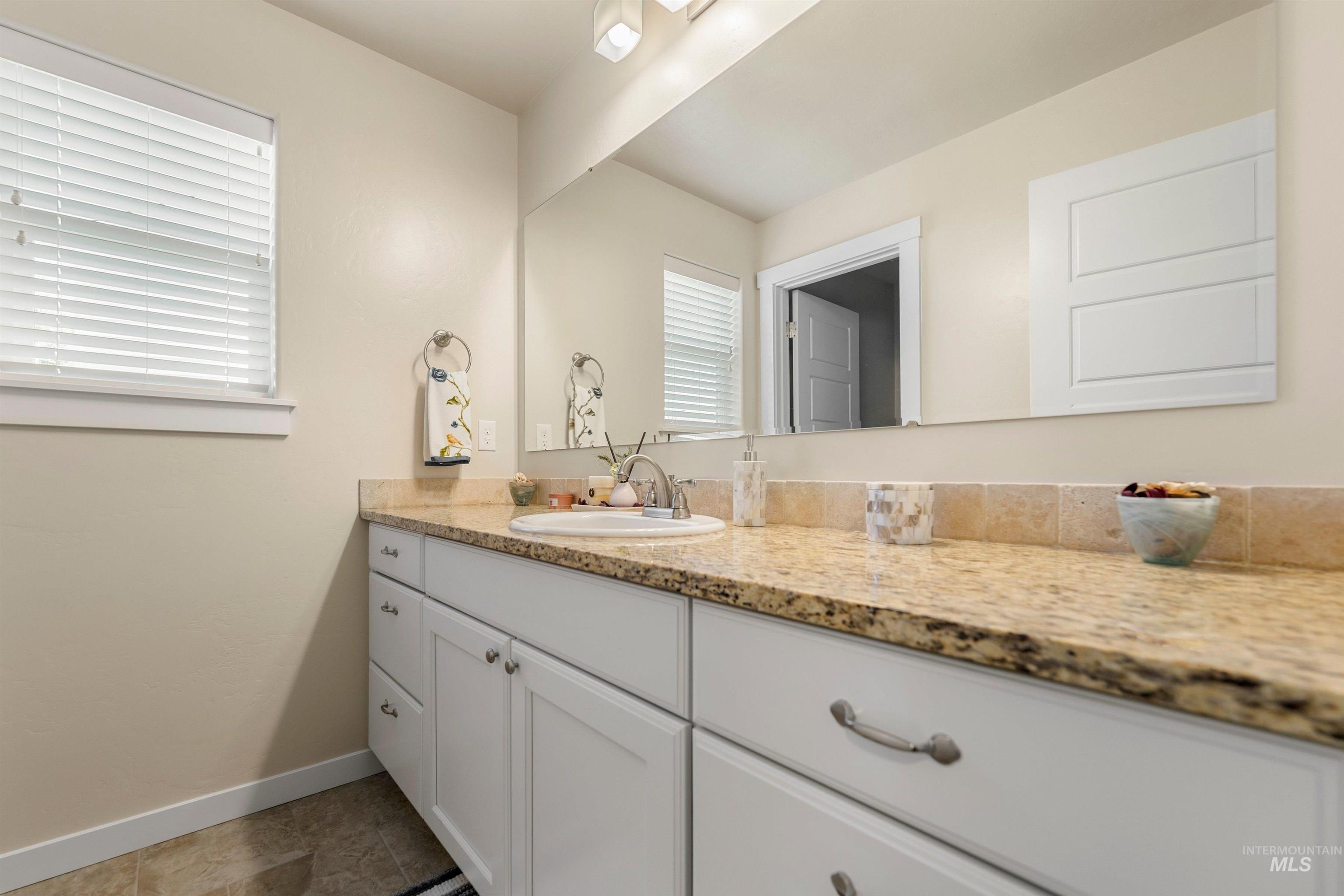 2668 E Mariposa Drive, Eagle, Idaho 83616, 4 Bedrooms, 2.5 Bathrooms, Residential For Sale, Price $679,900,MLS 98990726