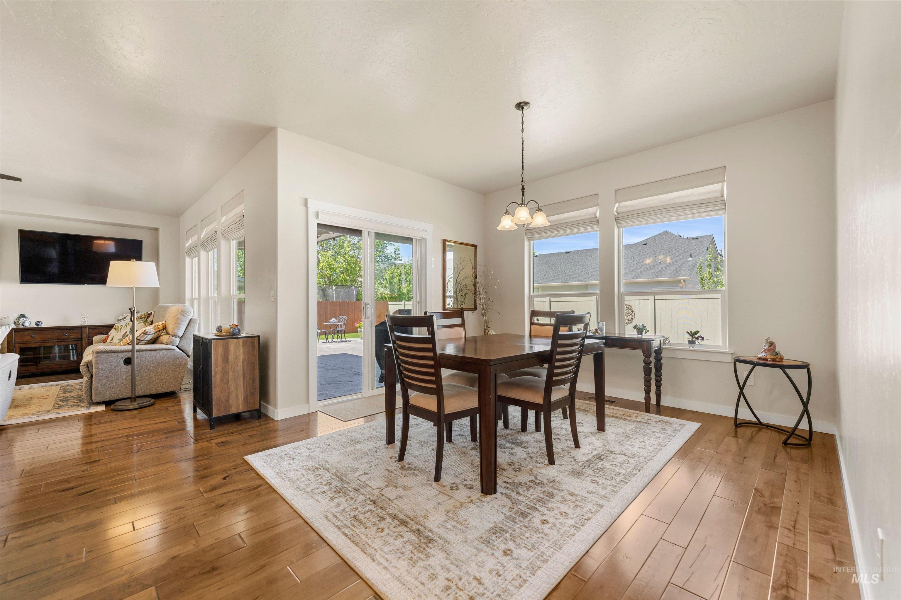 2668 E Mariposa Drive, Eagle, Idaho 83616, 4 Bedrooms, 2.5 Bathrooms, Residential For Sale, Price $679,900,MLS 98990726
