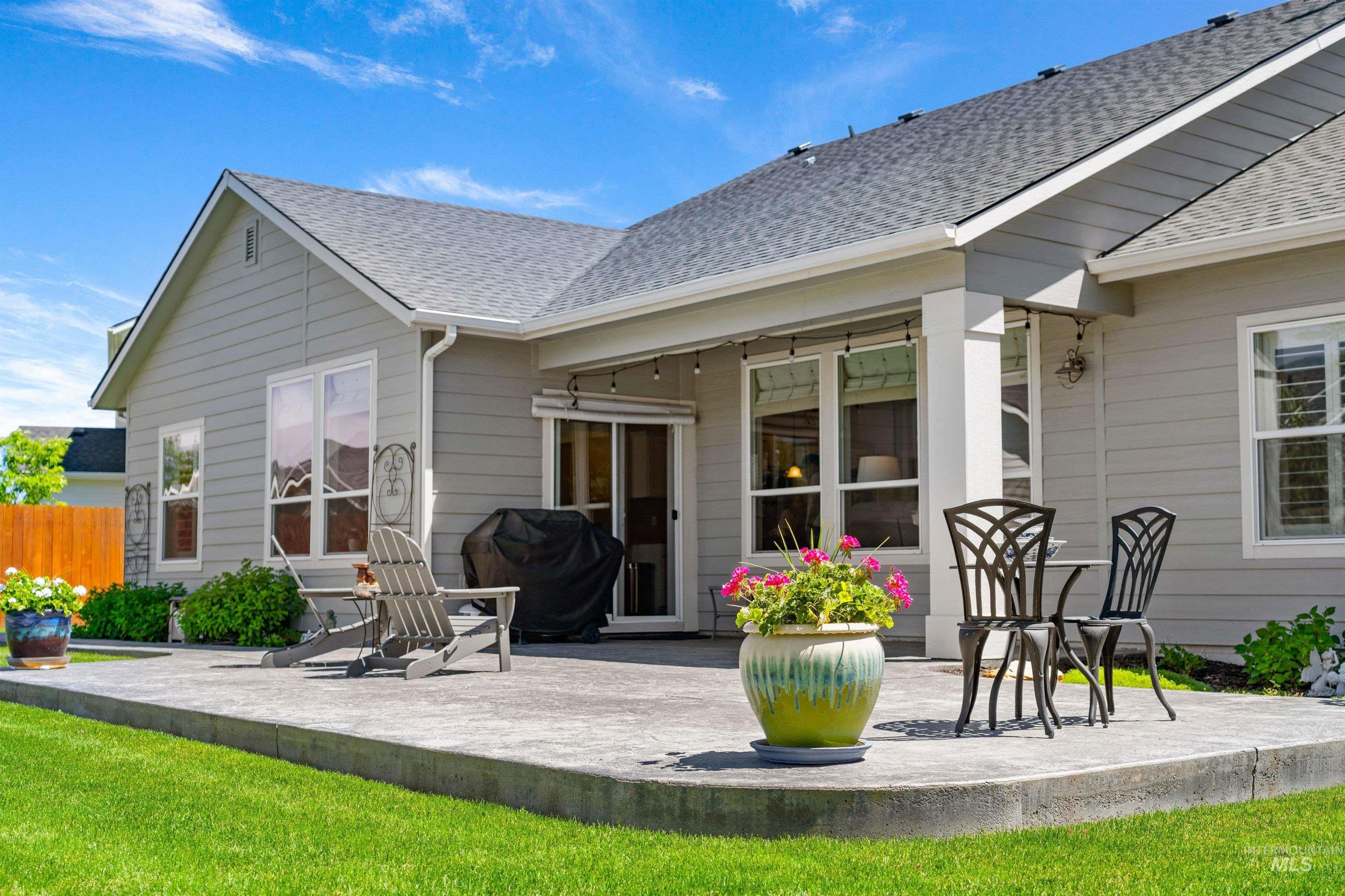 2668 E Mariposa Drive, Eagle, Idaho 83616, 4 Bedrooms, 2.5 Bathrooms, Residential For Sale, Price $679,900,MLS 98990726