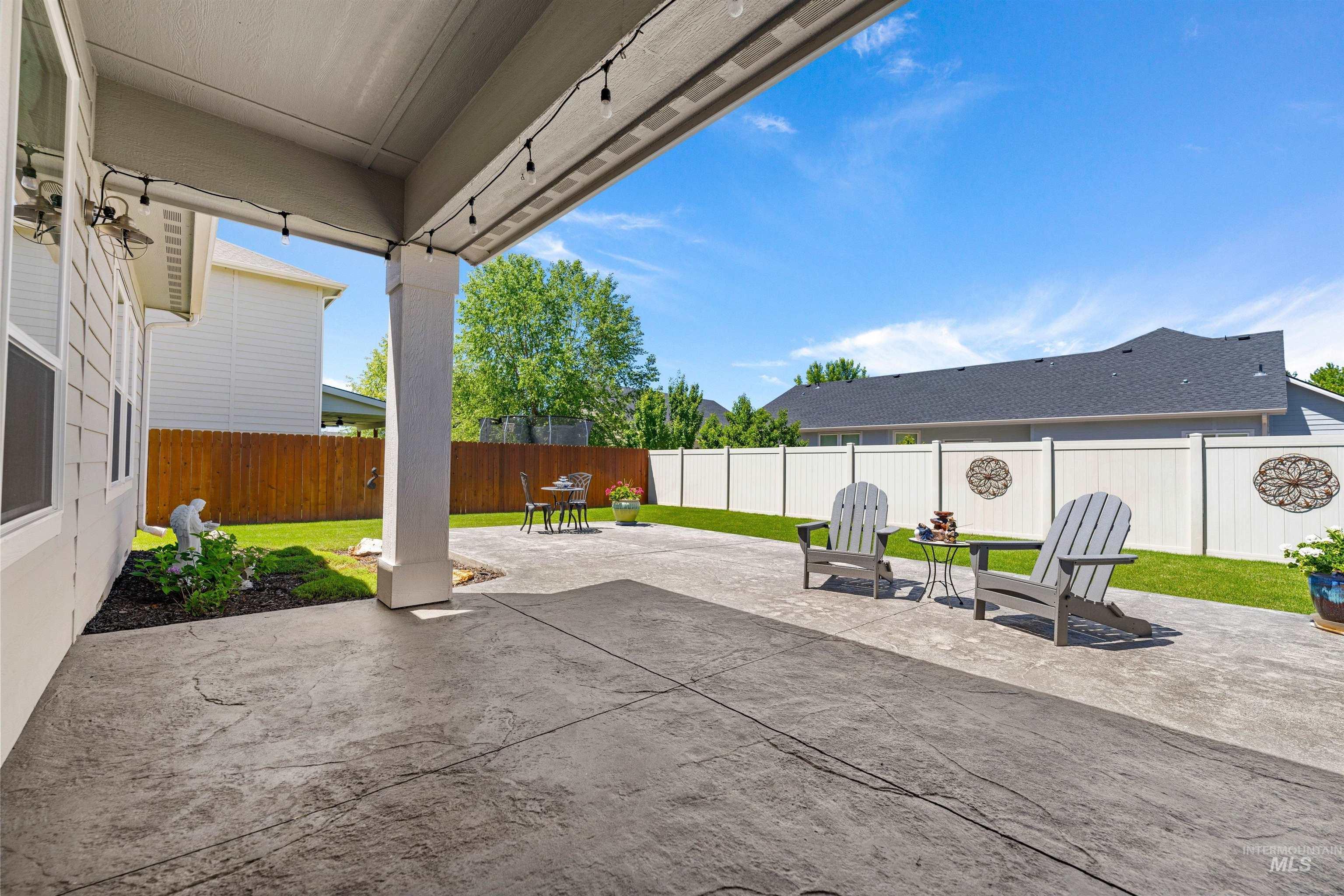 2668 E Mariposa Drive, Eagle, Idaho 83616, 4 Bedrooms, 2.5 Bathrooms, Residential For Sale, Price $679,900,MLS 98990726