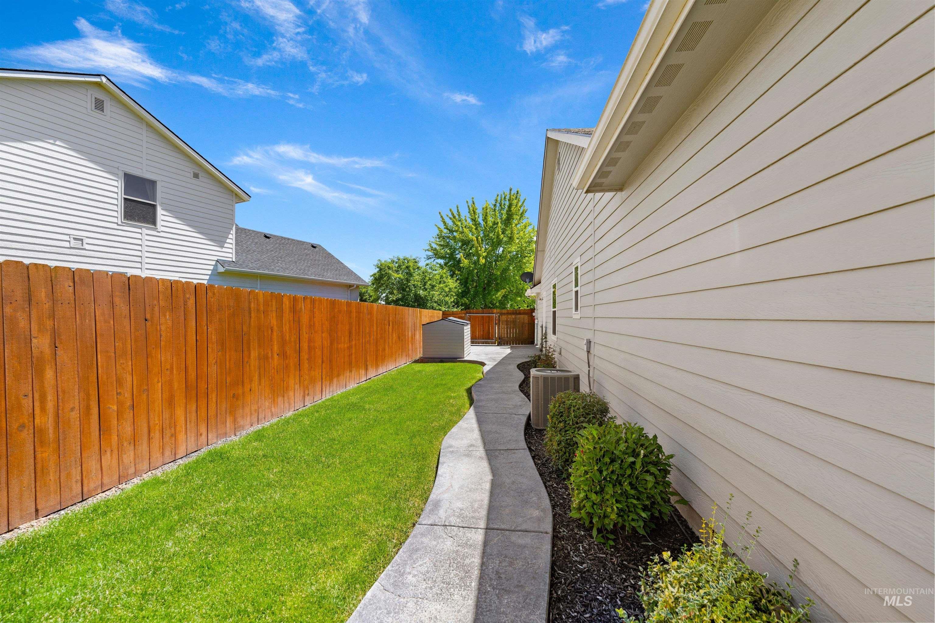 2668 E Mariposa Drive, Eagle, Idaho 83616, 4 Bedrooms, 2.5 Bathrooms, Residential For Sale, Price $679,900,MLS 98990726