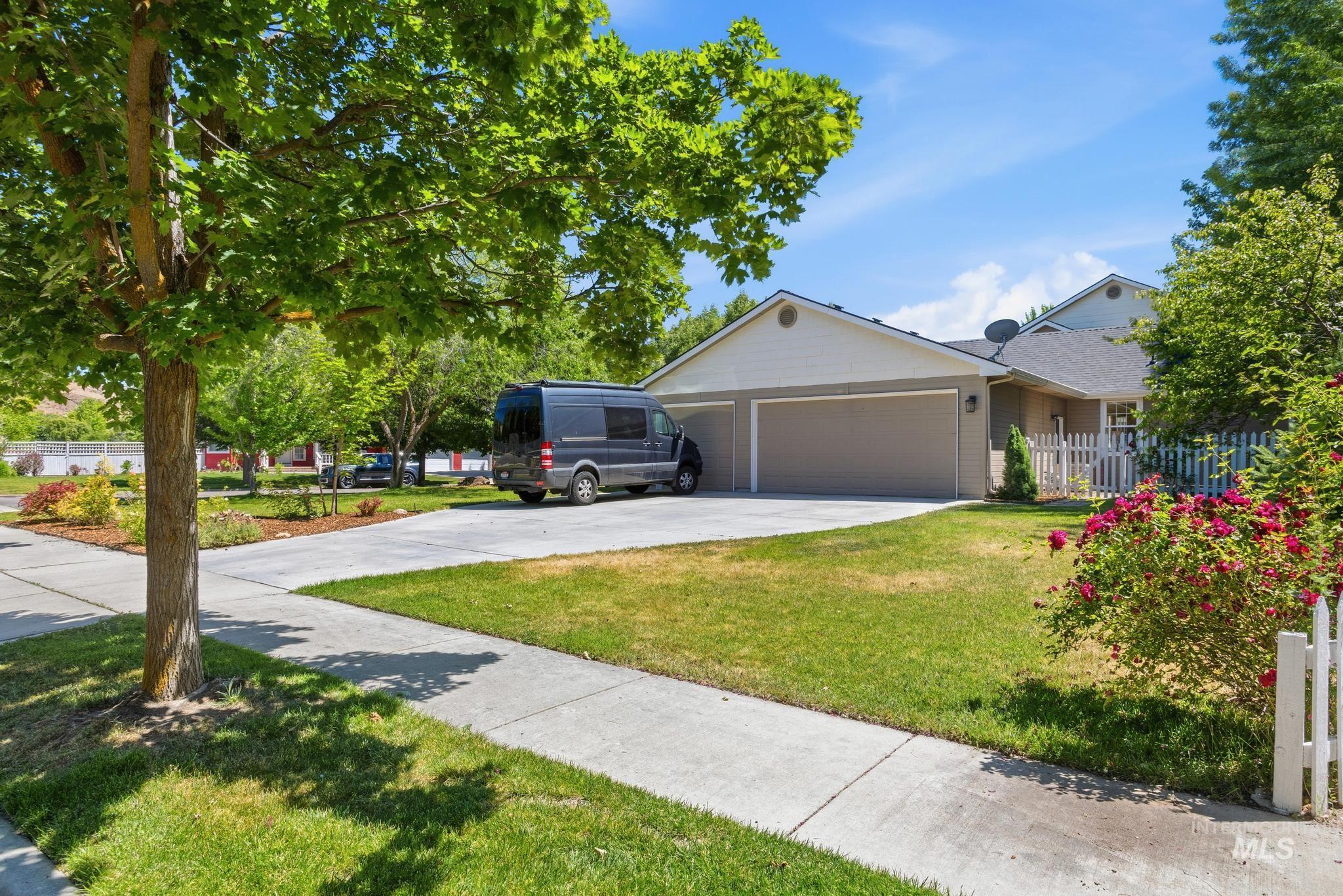 13509 N 4th Avenue, Boise, Idaho 83714, 4 Bedrooms, 2.5 Bathrooms, Residential For Sale, Price $750,000,MLS 98990728