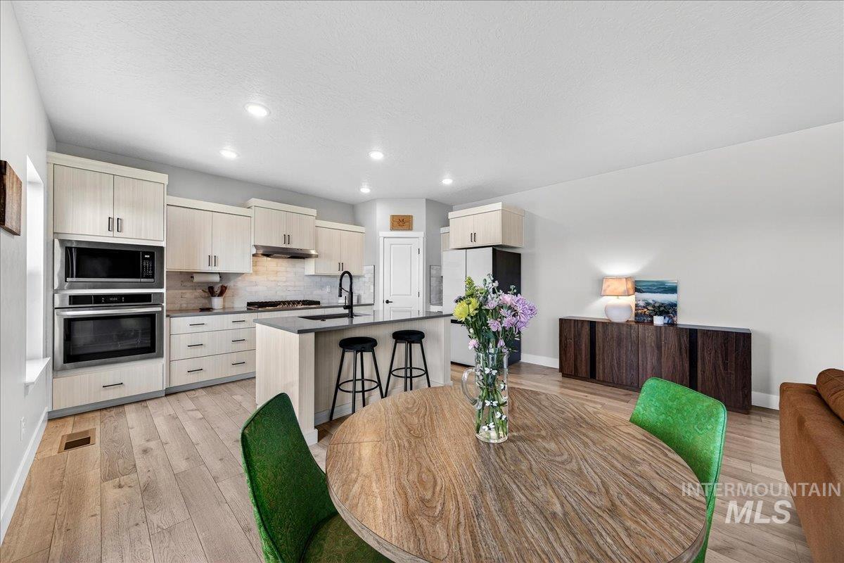 6025 S Catria Pl, Meridian, Idaho 83642, 3 Bedrooms, 2.5 Bathrooms, Residential For Sale, Price $497,000,MLS 98990731