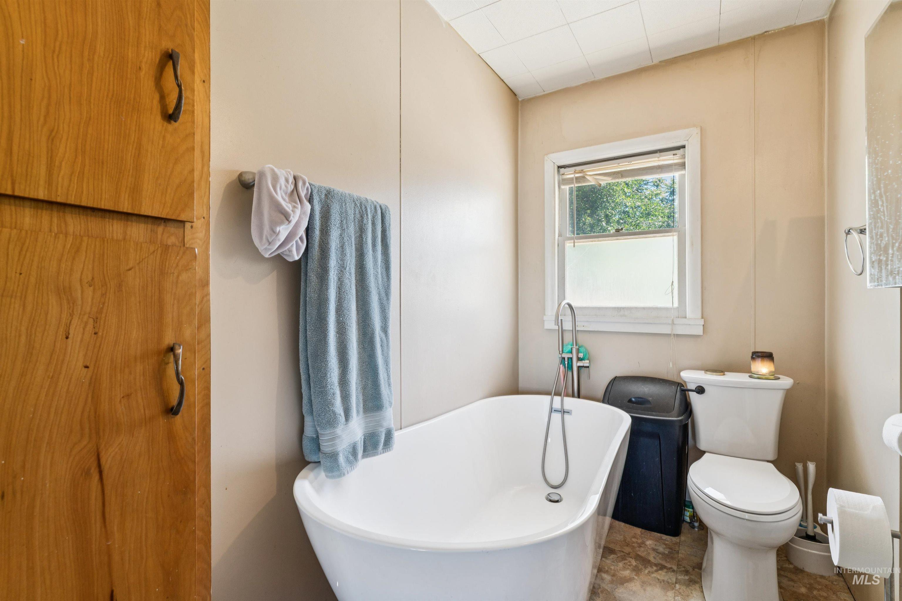 220 Lone Star Road, Nampa, Idaho 83651, 2 Bedrooms, 1 Bathroom, Residential For Sale, Price $335,000, 98990732