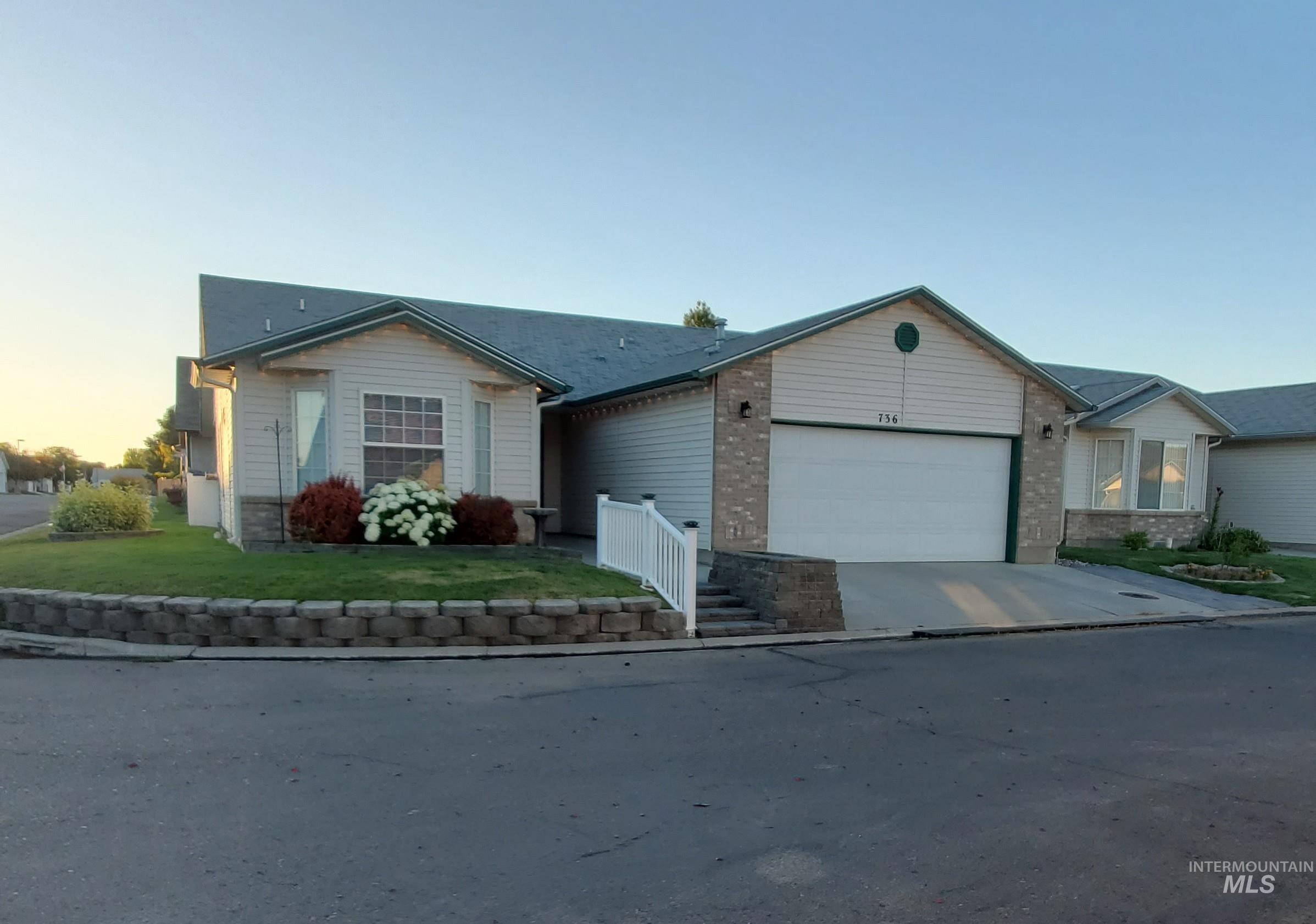 736 N Cambridge St, Nampa, Idaho 83651, 2 Bedrooms, 2 Bathrooms, Residential For Sale, Price $325,000, 98990734