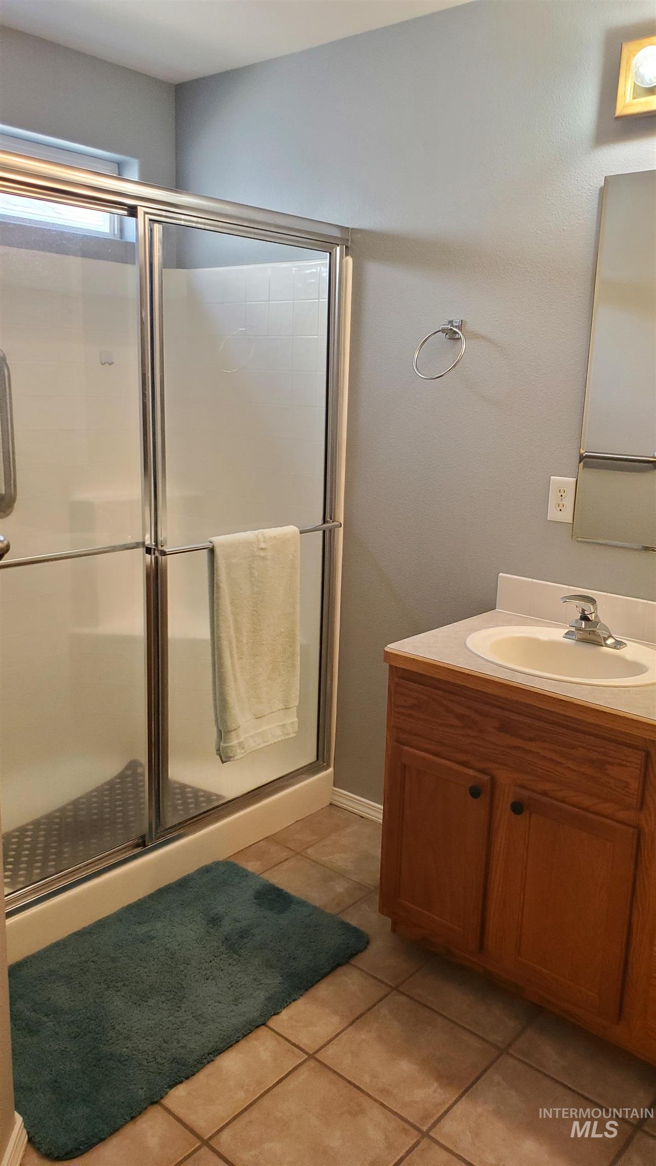 736 N Cambridge St, Nampa, Idaho 83651, 2 Bedrooms, 2 Bathrooms, Residential For Sale, Price $325,000, 98990734