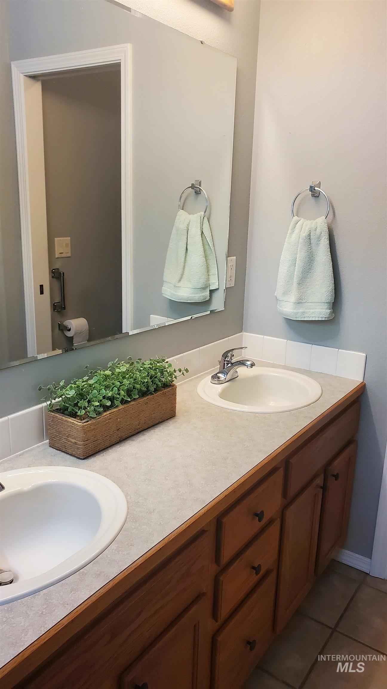 736 N Cambridge St, Nampa, Idaho 83651, 2 Bedrooms, 2 Bathrooms, Residential For Sale, Price $325,000, 98990734