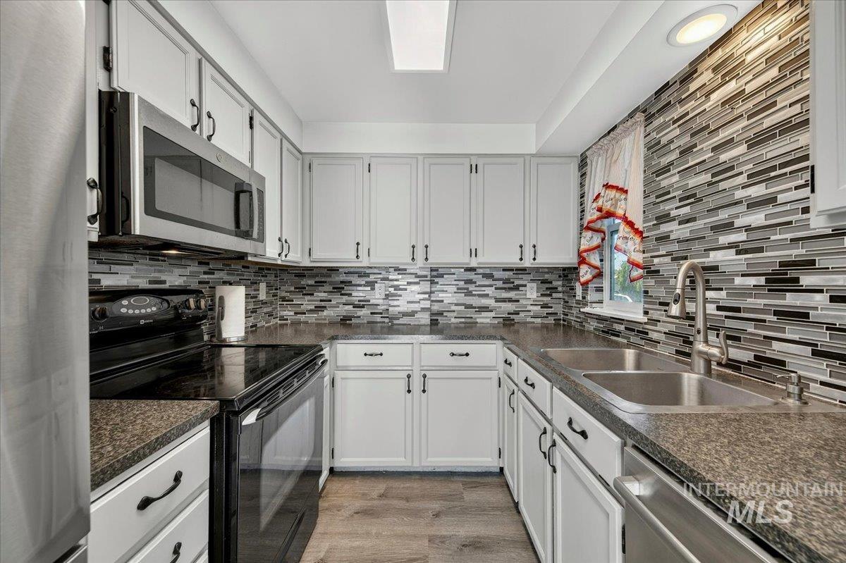 8809 W Canterbury St, Boise, Idaho 83704-6302, 4 Bedrooms, 2 Bathrooms, Residential For Sale, Price $450,000,MLS 98990736