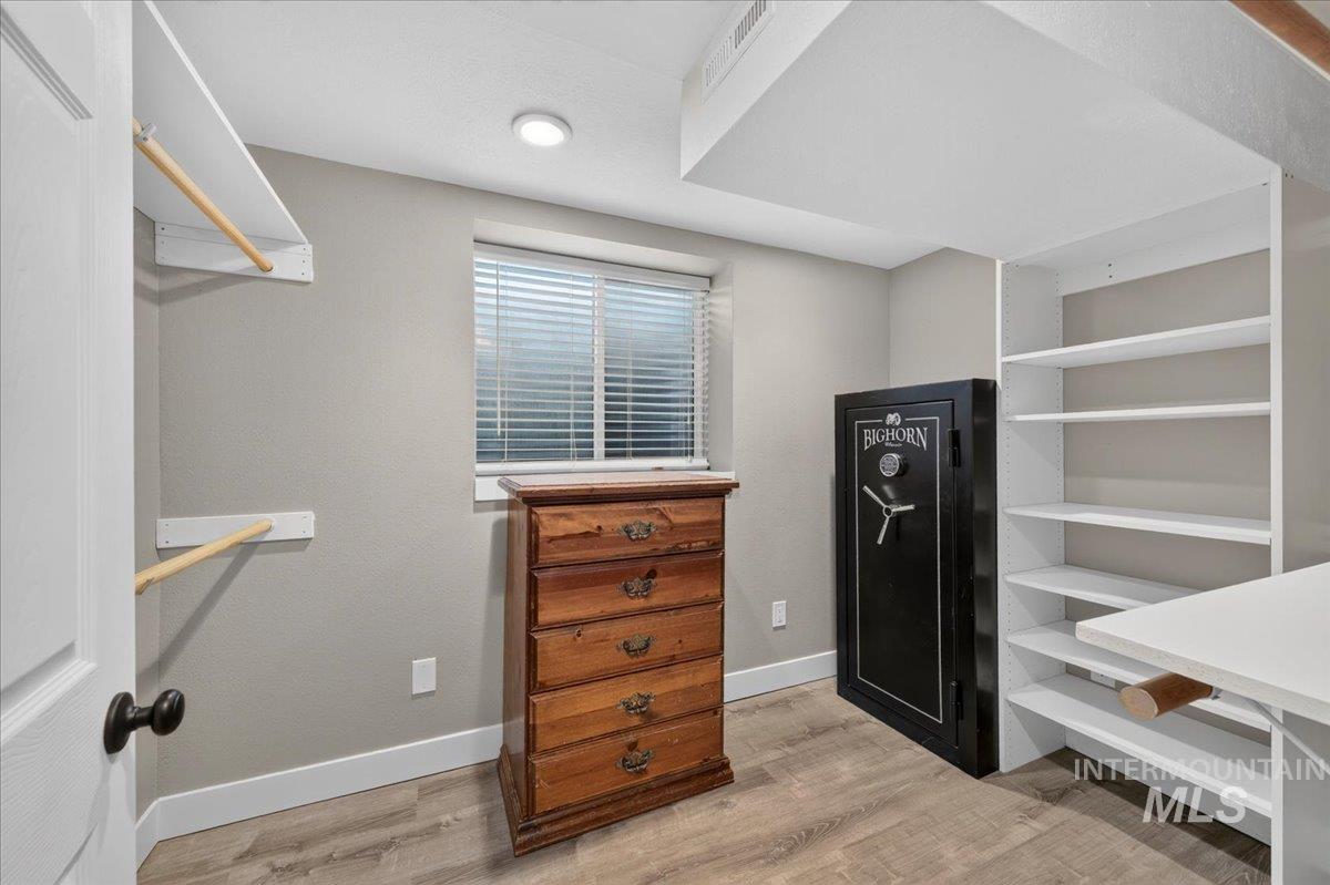 8809 W Canterbury St, Boise, Idaho 83704-6302, 4 Bedrooms, 2 Bathrooms, Residential For Sale, Price $450,000,MLS 98990736