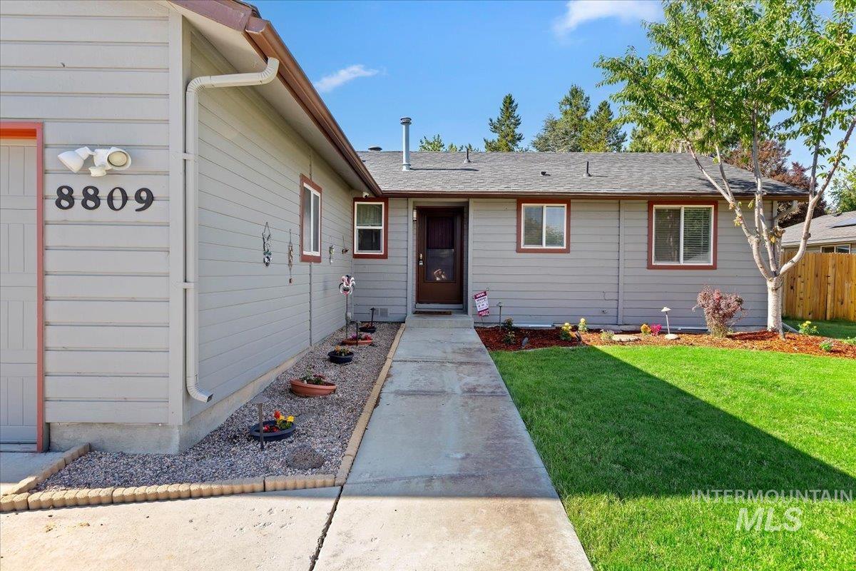 8809 W Canterbury St, Boise, Idaho 83704-6302, 4 Bedrooms, 2 Bathrooms, Residential For Sale, Price $450,000,MLS 98990736