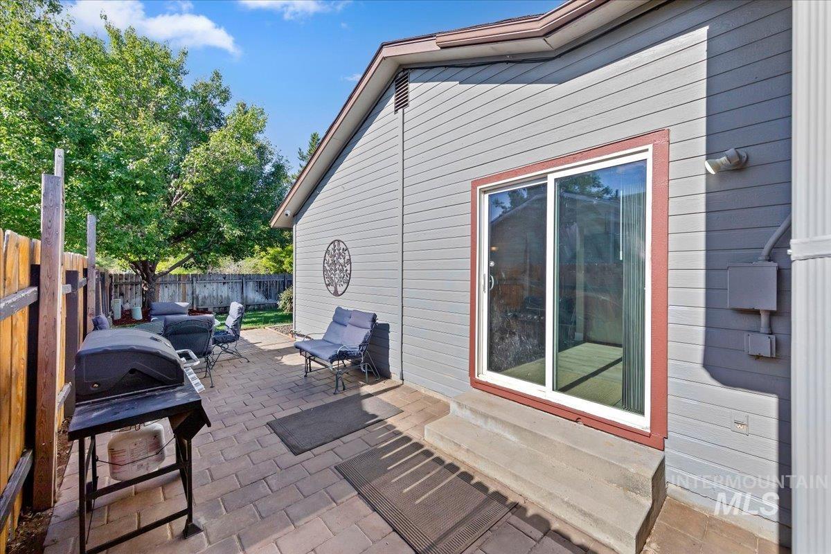 8809 W Canterbury St, Boise, Idaho 83704-6302, 4 Bedrooms, 2 Bathrooms, Residential For Sale, Price $450,000,MLS 98990736