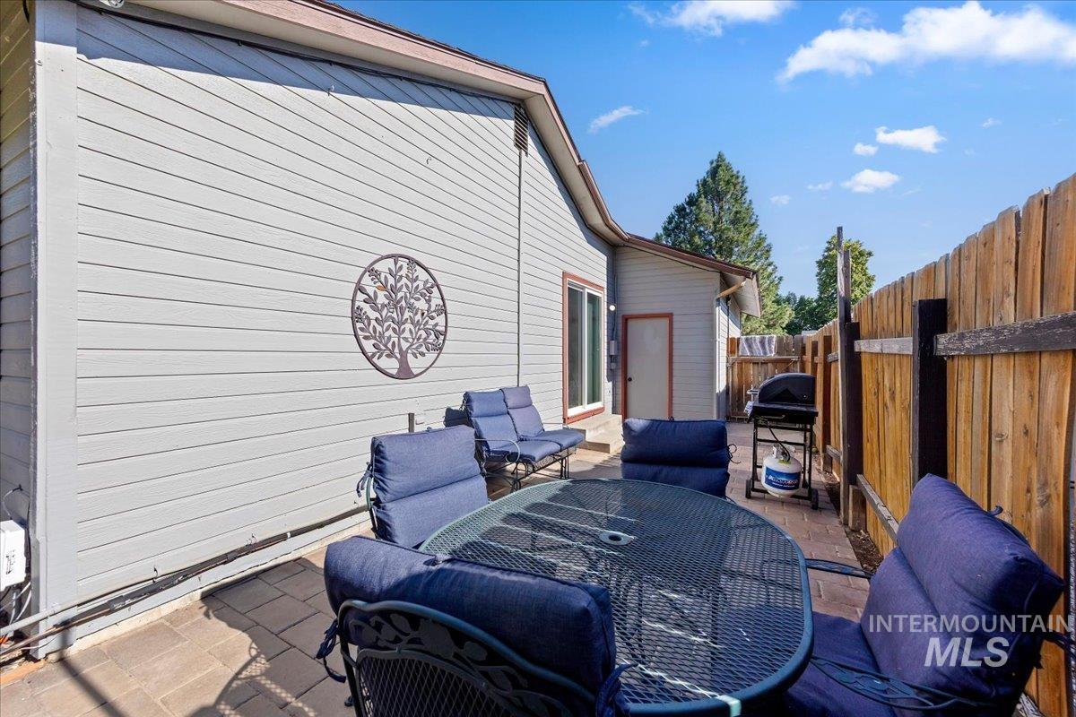 8809 W Canterbury St, Boise, Idaho 83704-6302, 4 Bedrooms, 2 Bathrooms, Residential For Sale, Price $450,000,MLS 98990736