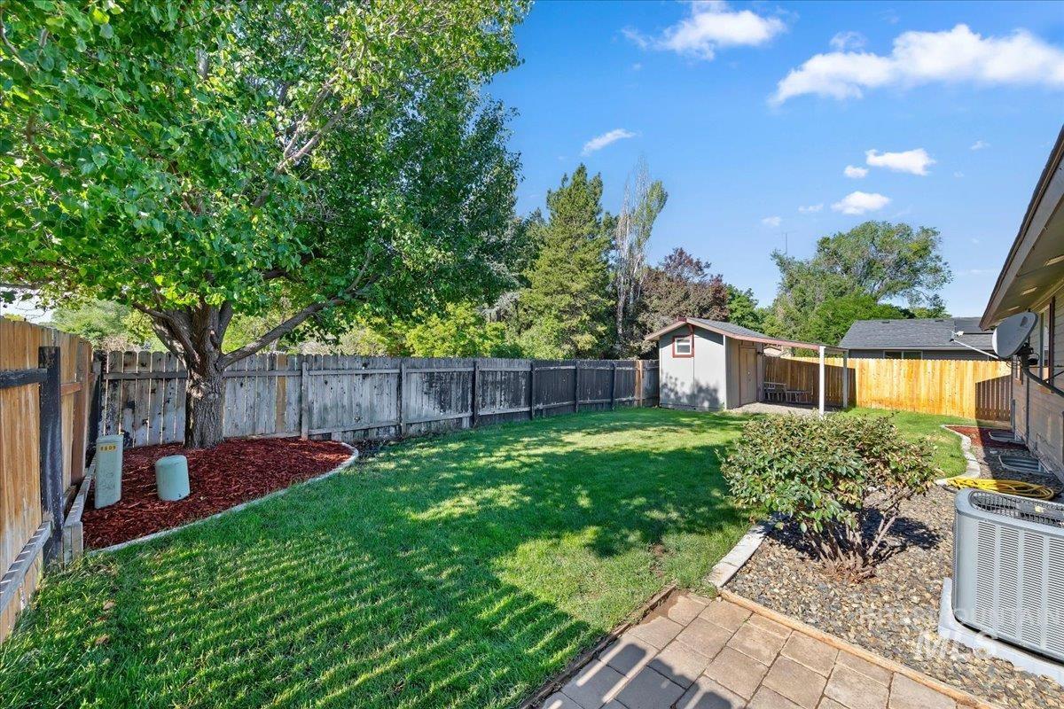 8809 W Canterbury St, Boise, Idaho 83704-6302, 4 Bedrooms, 2 Bathrooms, Residential For Sale, Price $450,000,MLS 98990736